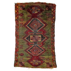 Tappeto vintage turco Oushak con motivo geometrico in verde, giallo e rosso
