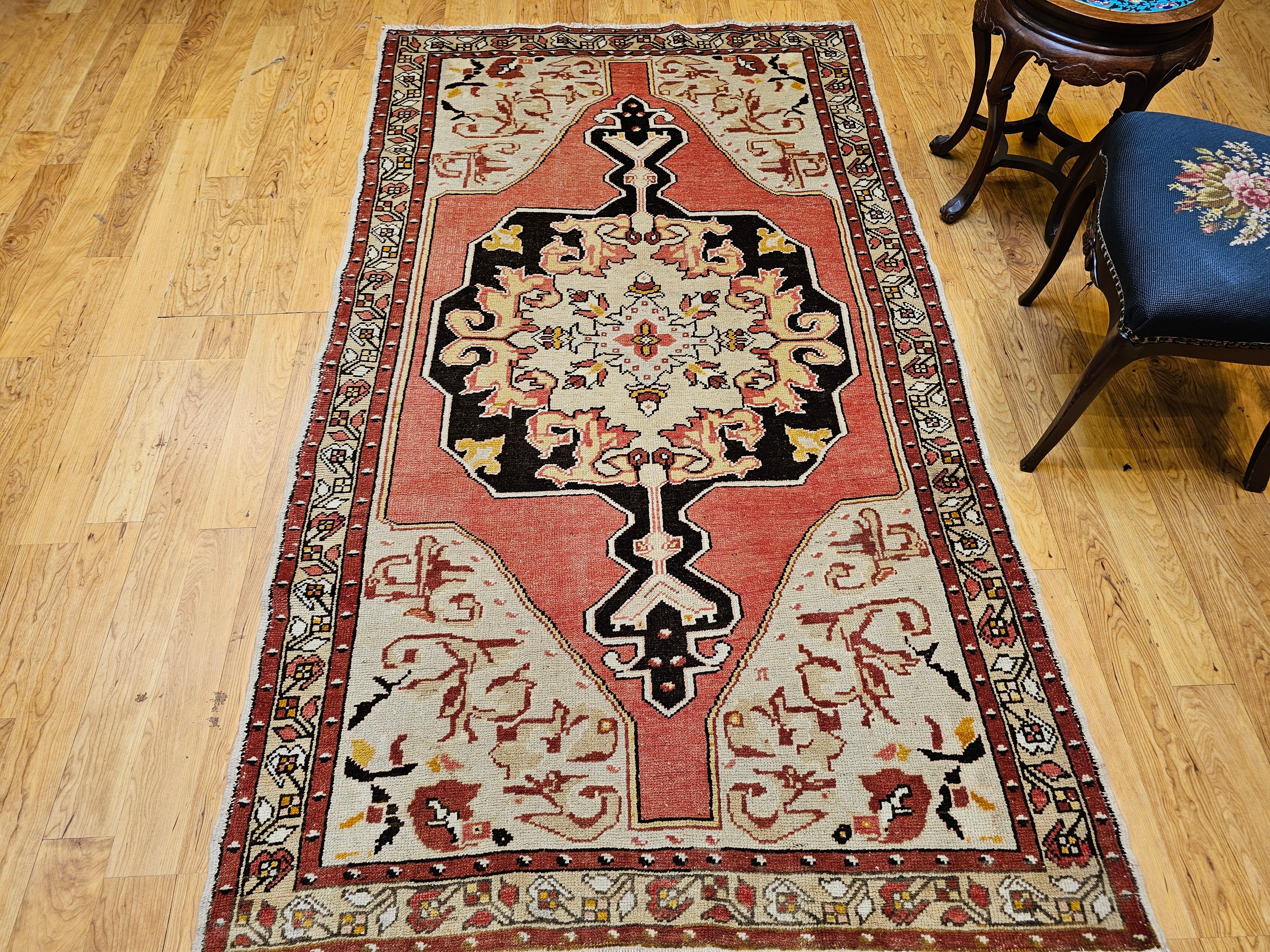 Blassrosa, Braun, Elfenbein: Türkischer Vintage-Oushak-Teppich im Angebot 6