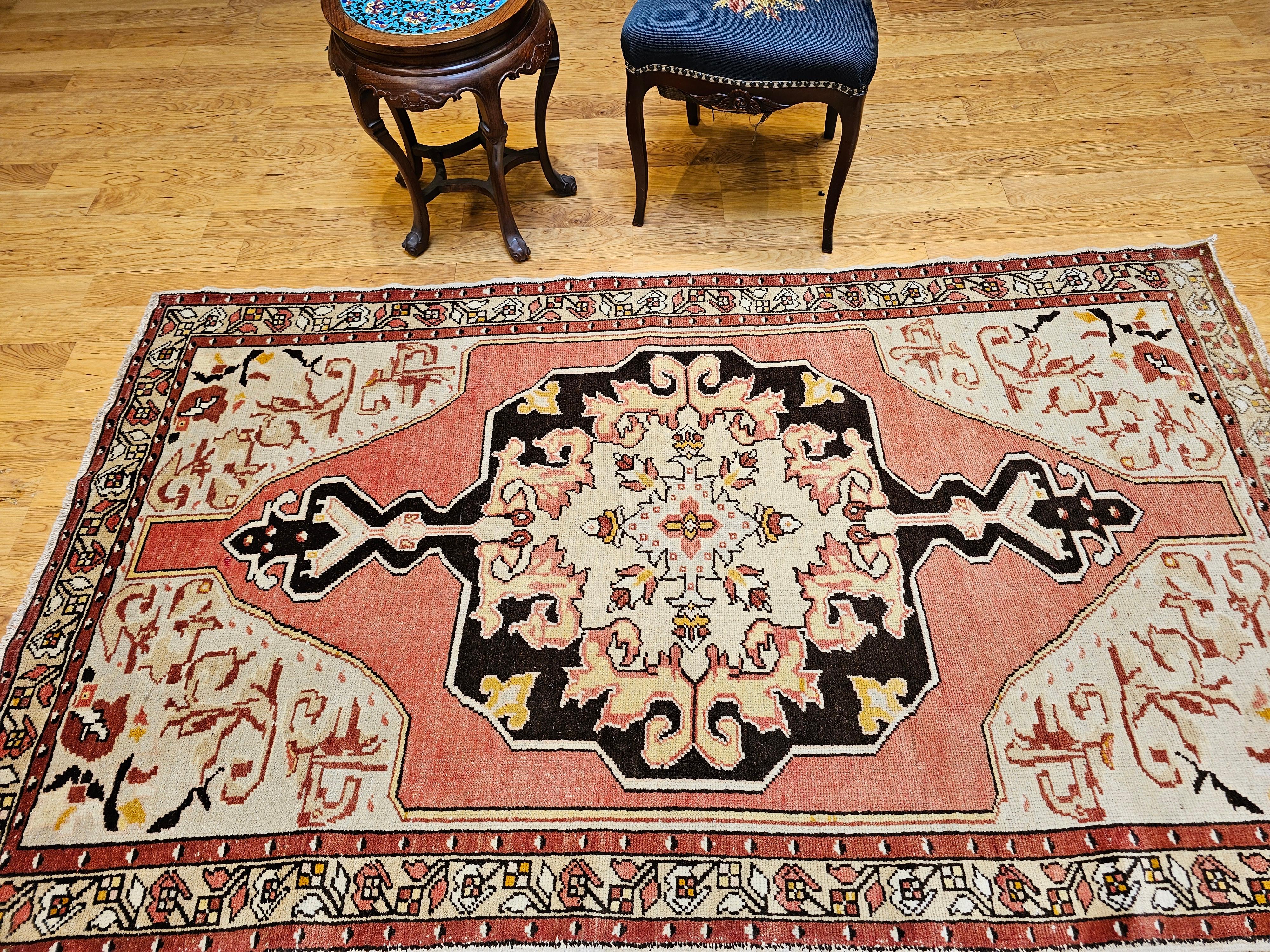 Blassrosa, Braun, Elfenbein: Türkischer Vintage-Oushak-Teppich im Angebot 8