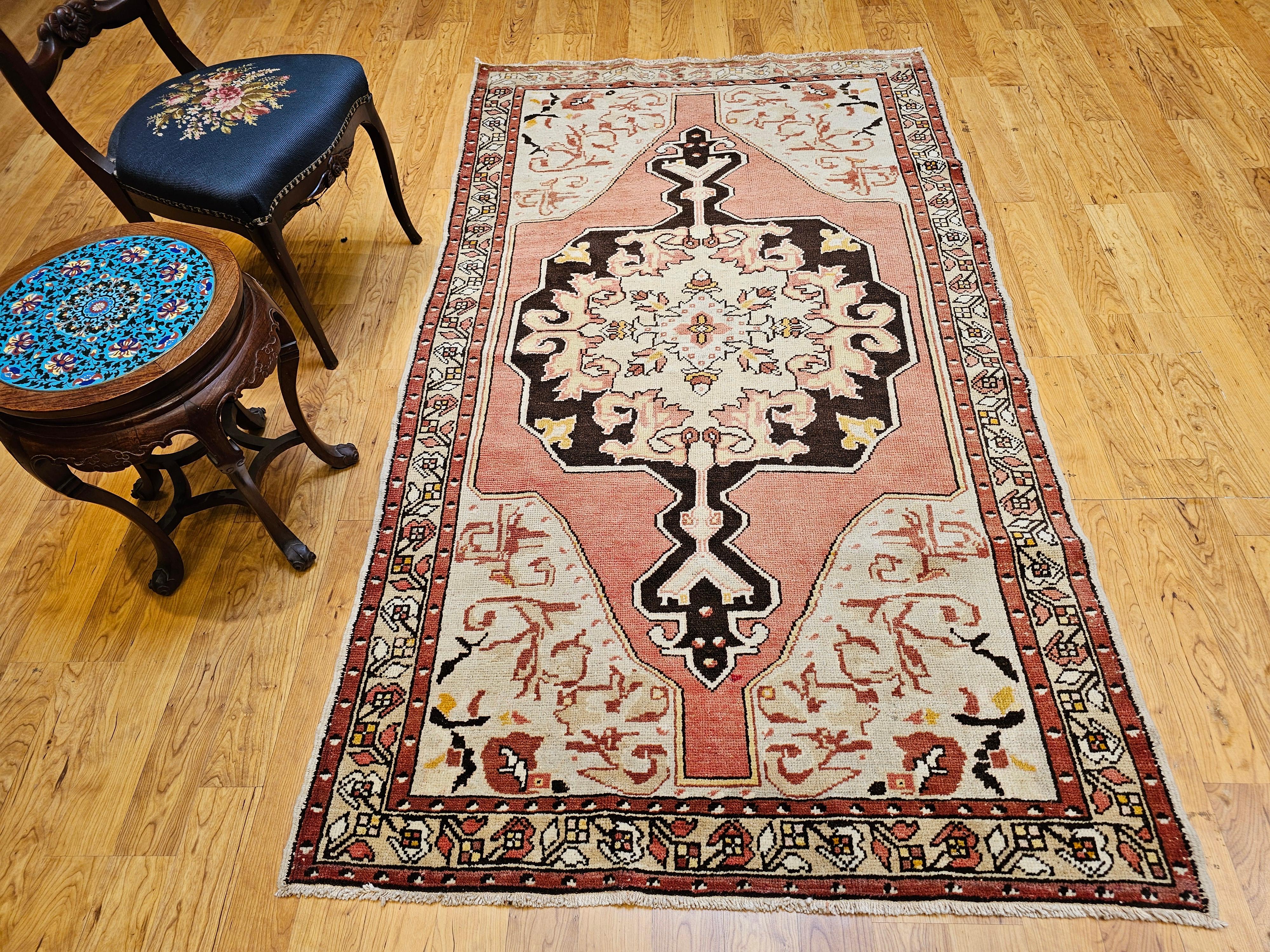 Blassrosa, Braun, Elfenbein: Türkischer Vintage-Oushak-Teppich im Angebot 10