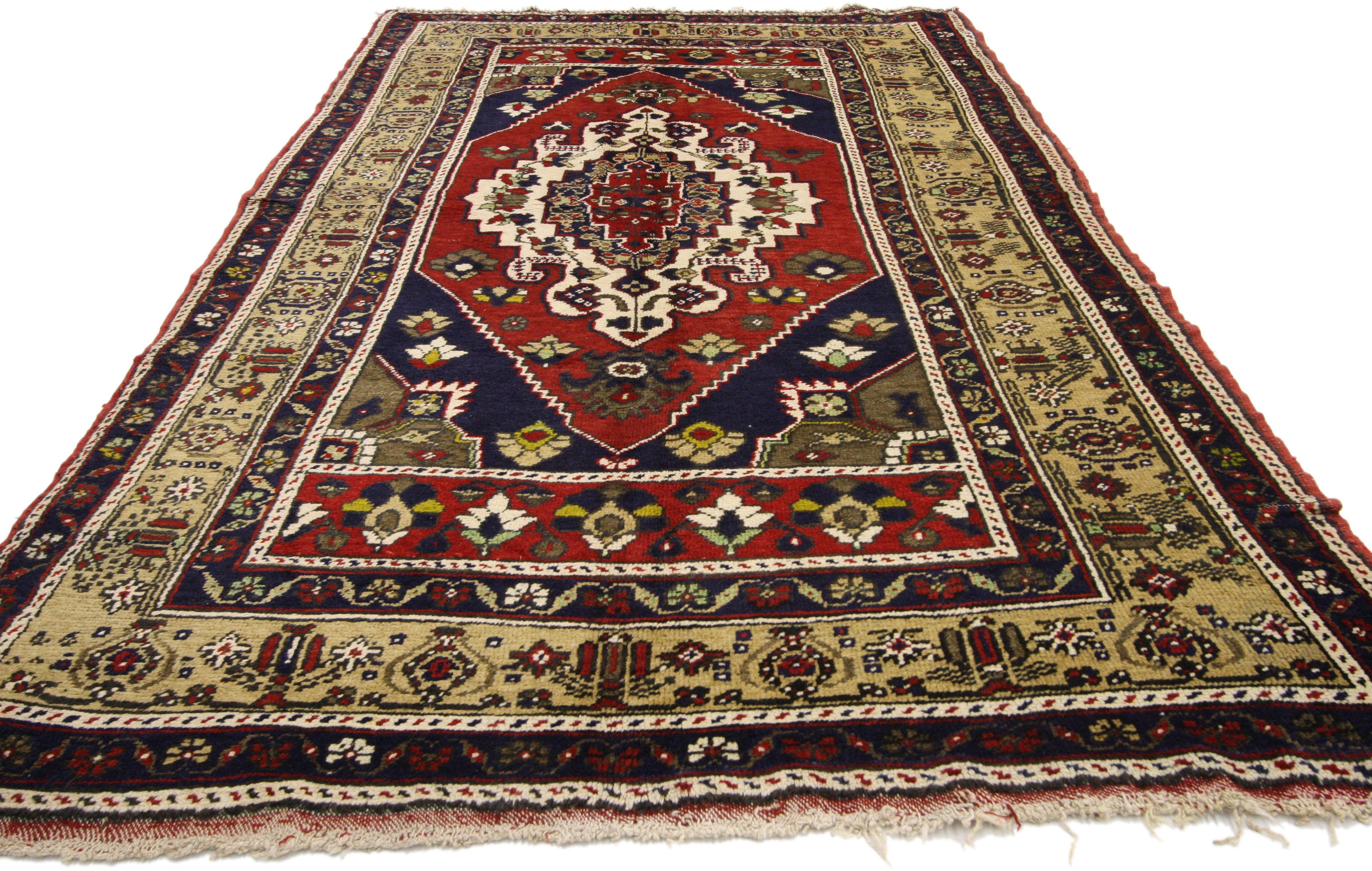Médiéval Tapis turc vintage d'Oushak avec tapis de style médiéval de luxe, large tapis de couloir en vente