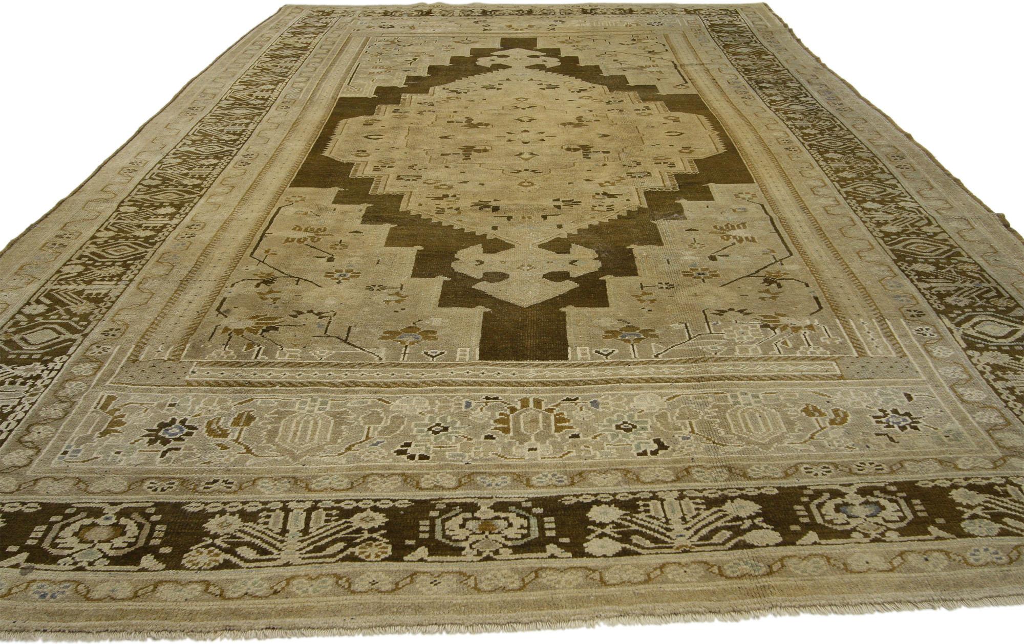 Vintage Turkish Oushak Area Rug with Warm Earth-Tones In Good Condition For Sale In Dallas, TX