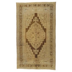 Türkischer Oushak-Teppich im Vintage-Stil in warmen Erdtönen