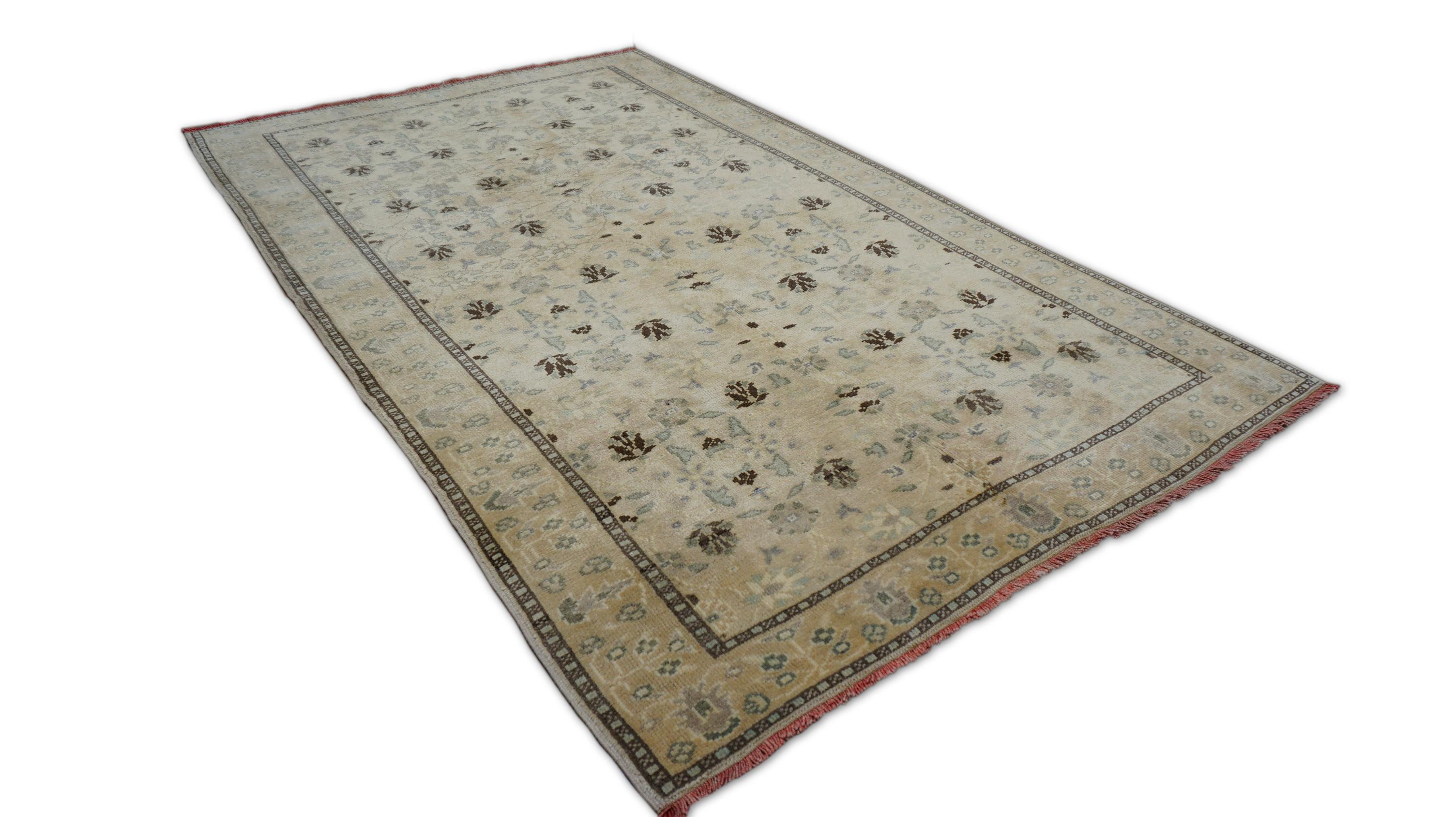 Vintage Turkish Oushak  Beige Green Wool Rug 4'8''x7'8'' In Good Condition For Sale In Torrance, CA