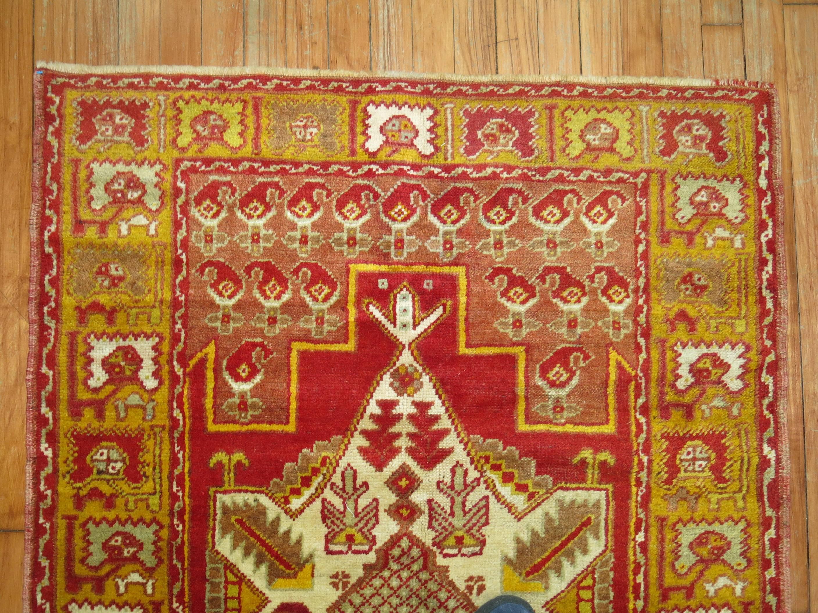 Vintage Turkish Oushak Bright Rug In Excellent Condition In New York, NY