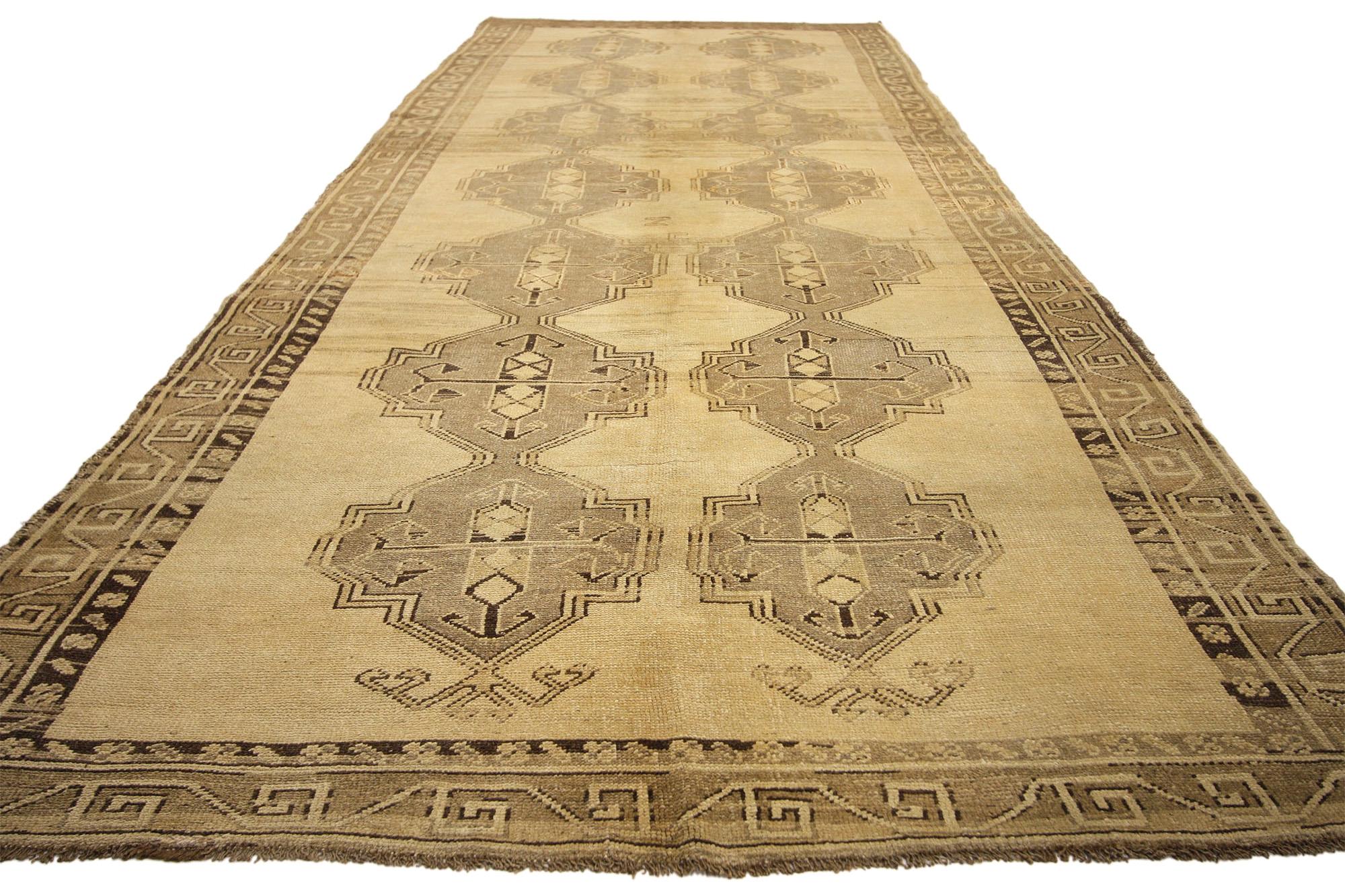 Türkischer Oushak-Teppich, Vintage (Handgeknüpft) im Angebot