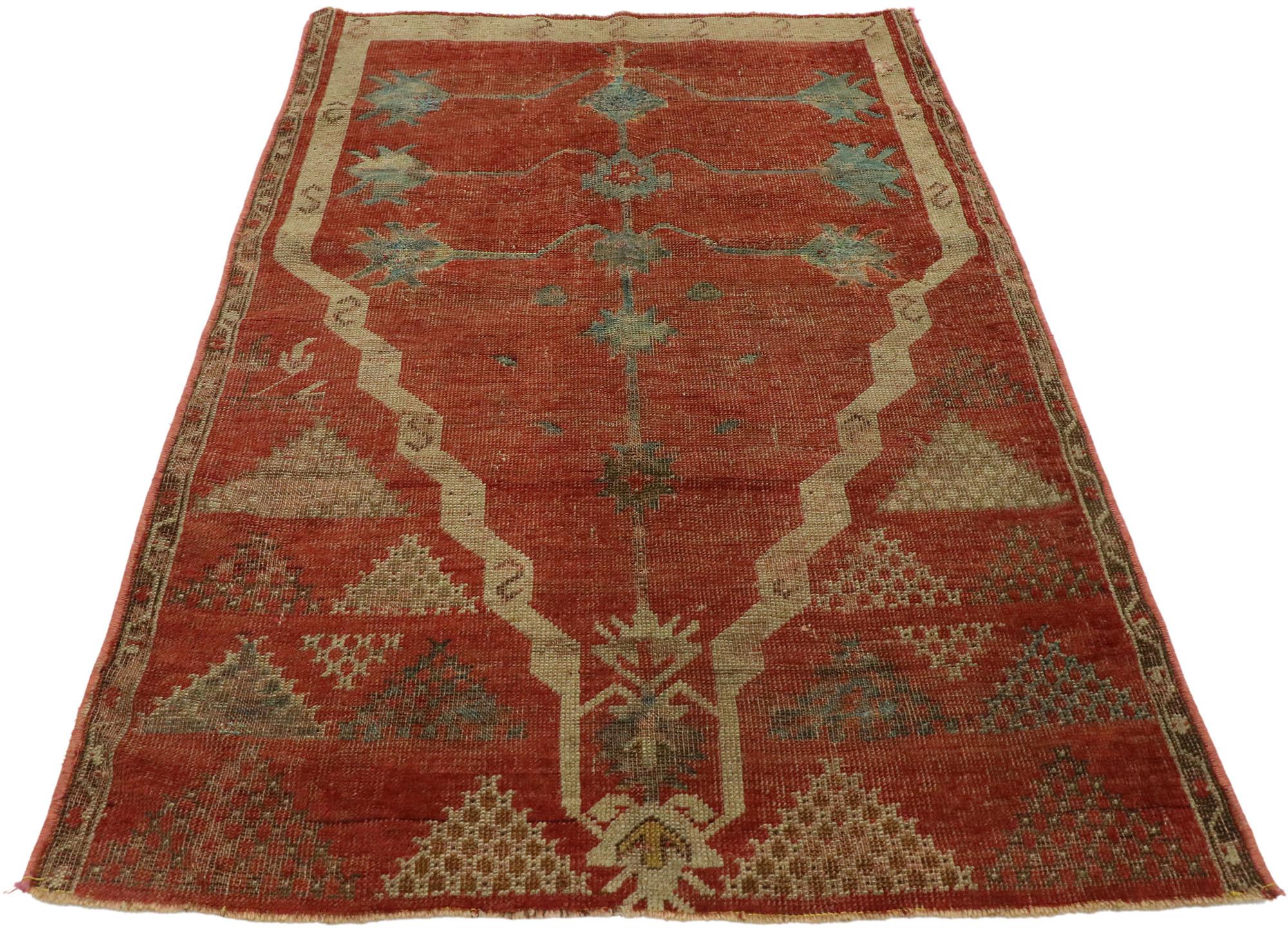 Aesthetic Movement 1940’s Turkish Oushak Carpet with Traditional Style For Sale