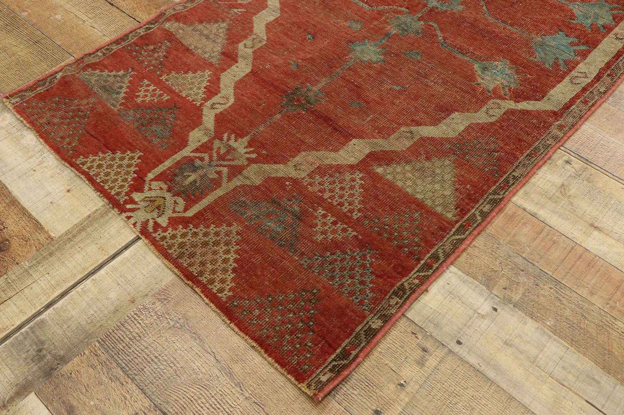 1940’s Turkish Oushak Carpet with Traditional Style For Sale 2