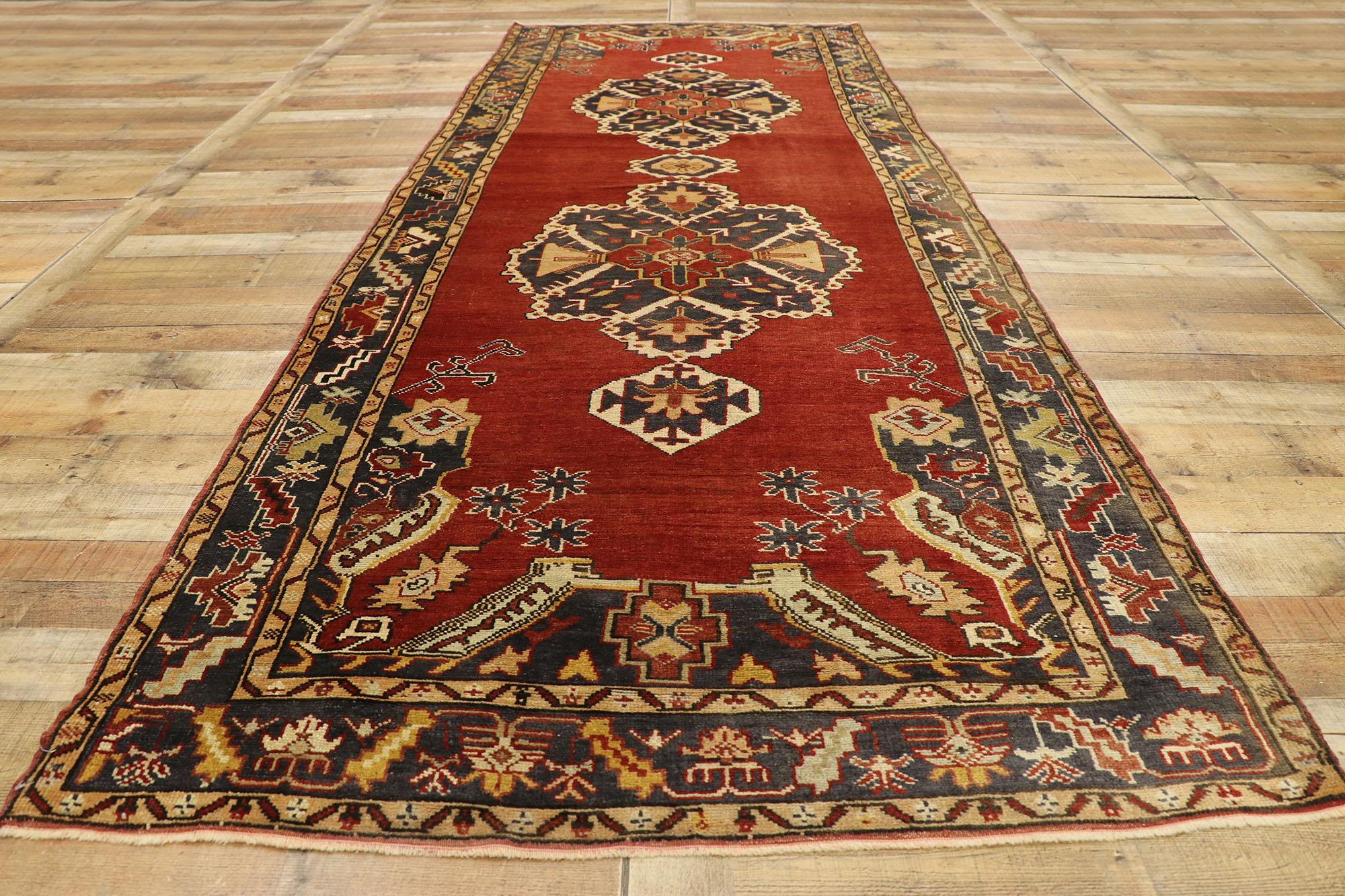 Türkischer Oushak-Teppichläufer aus den 1960er Jahren im Jacobean Tudor-Stil im Angebot 2