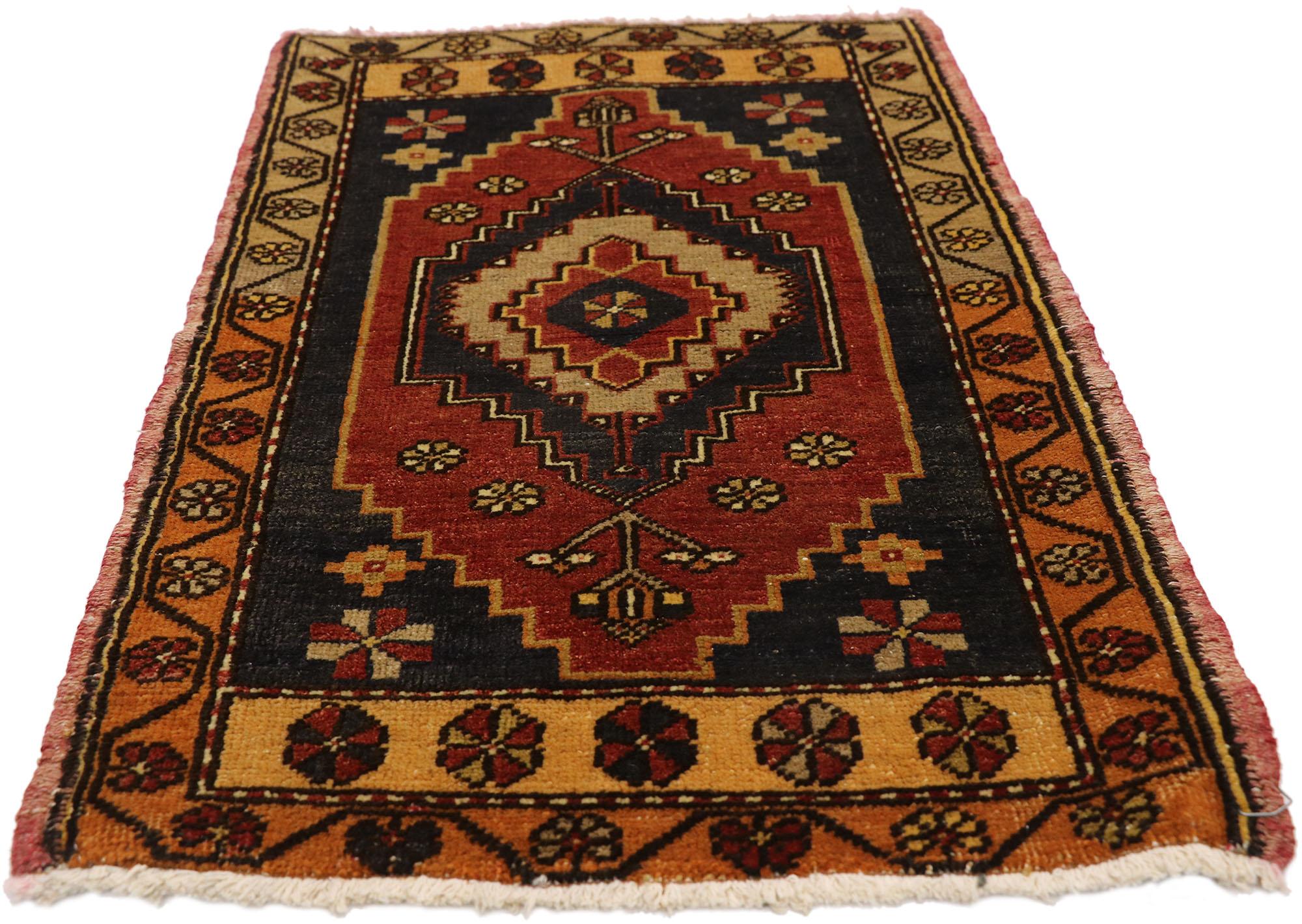 Türkischer Oushak-Teppich im Vintage-Look, Timeless Appeal trifft auf stilvolle Langlebigkeit (Handgeknüpft) im Angebot