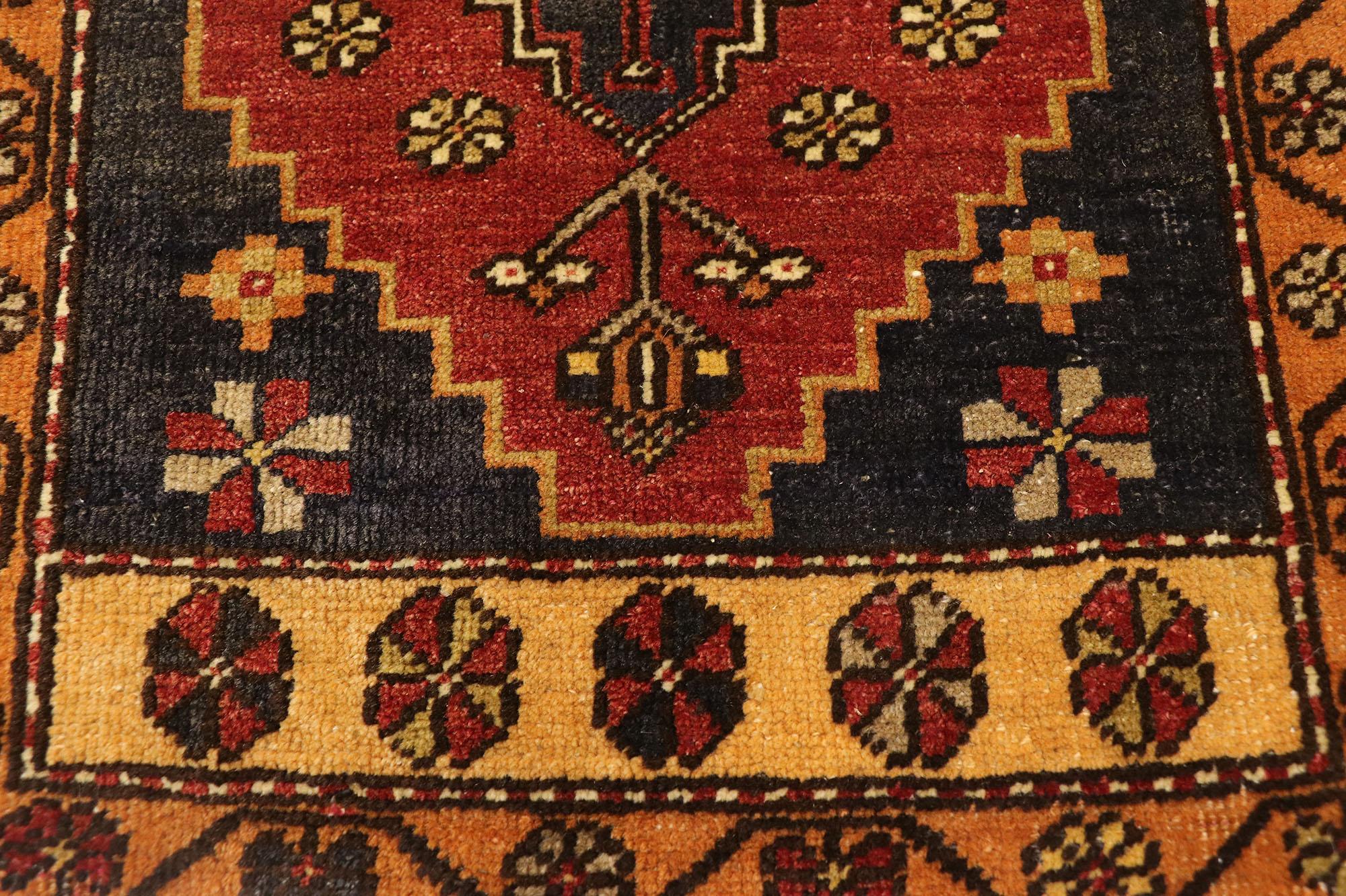 Türkischer Oushak-Teppich im Vintage-Look, Timeless Appeal trifft auf stilvolle Langlebigkeit im Zustand „Gut“ im Angebot in Dallas, TX