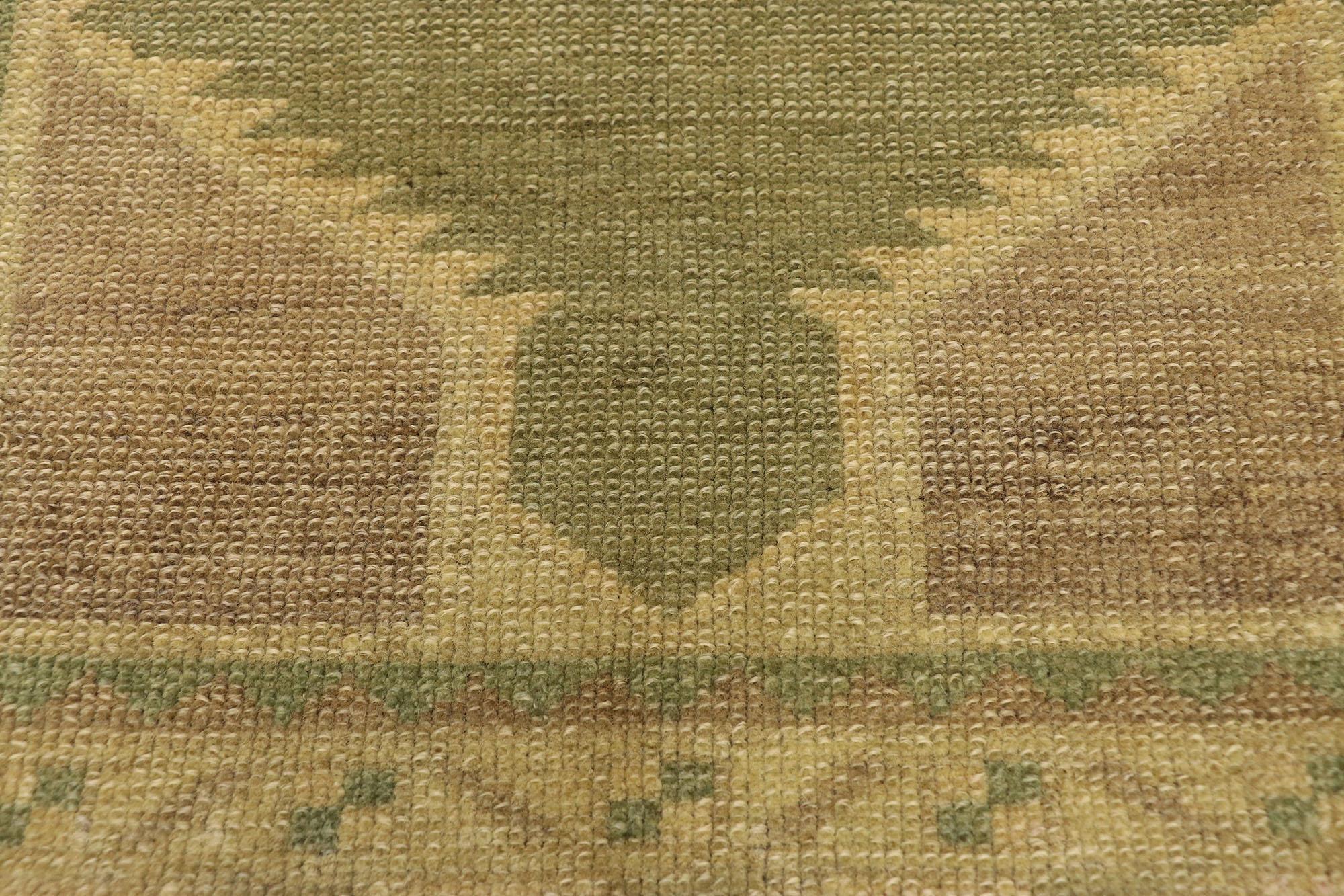 Türkischer Oushak-Teppich im Vintage-Look, Timeless Appeal trifft auf stilvolle Langlebigkeit im Zustand „Gut“ im Angebot in Dallas, TX