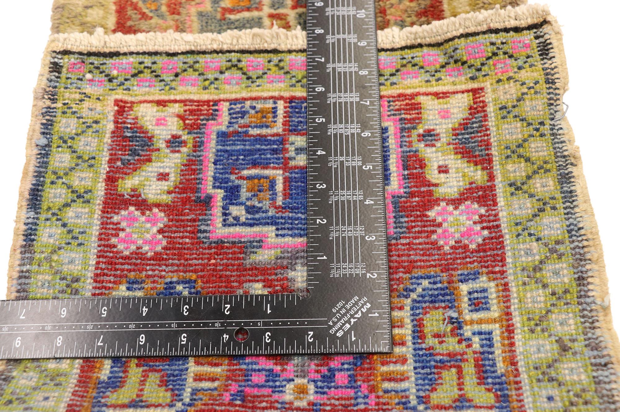 Türkischer Oushak-Teppich im Vintage-Look, Timeless Appeal trifft auf stilvolle Langlebigkeit (20. Jahrhundert) im Angebot