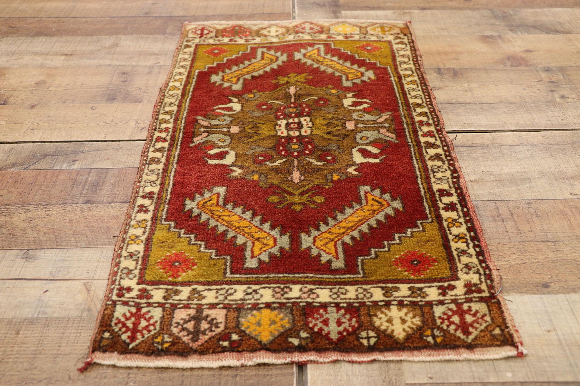Annodato a mano Tappeto turco vintage, il fascino senza tempo incontra l'eleganza della durevolezza in vendita