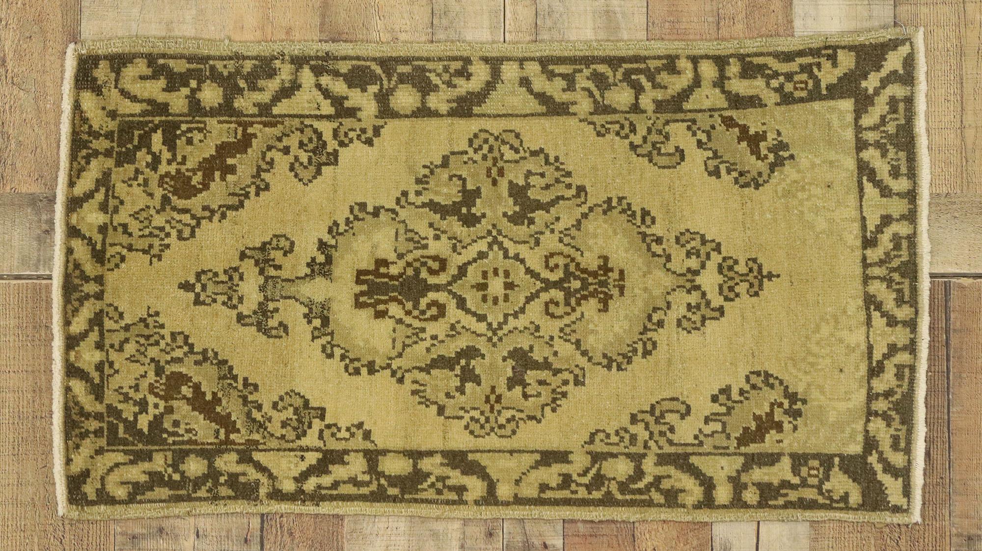20ième siècle Tapis turc vintage Oushak, l'attrait intemporel rencontre la durabilité élégante en vente