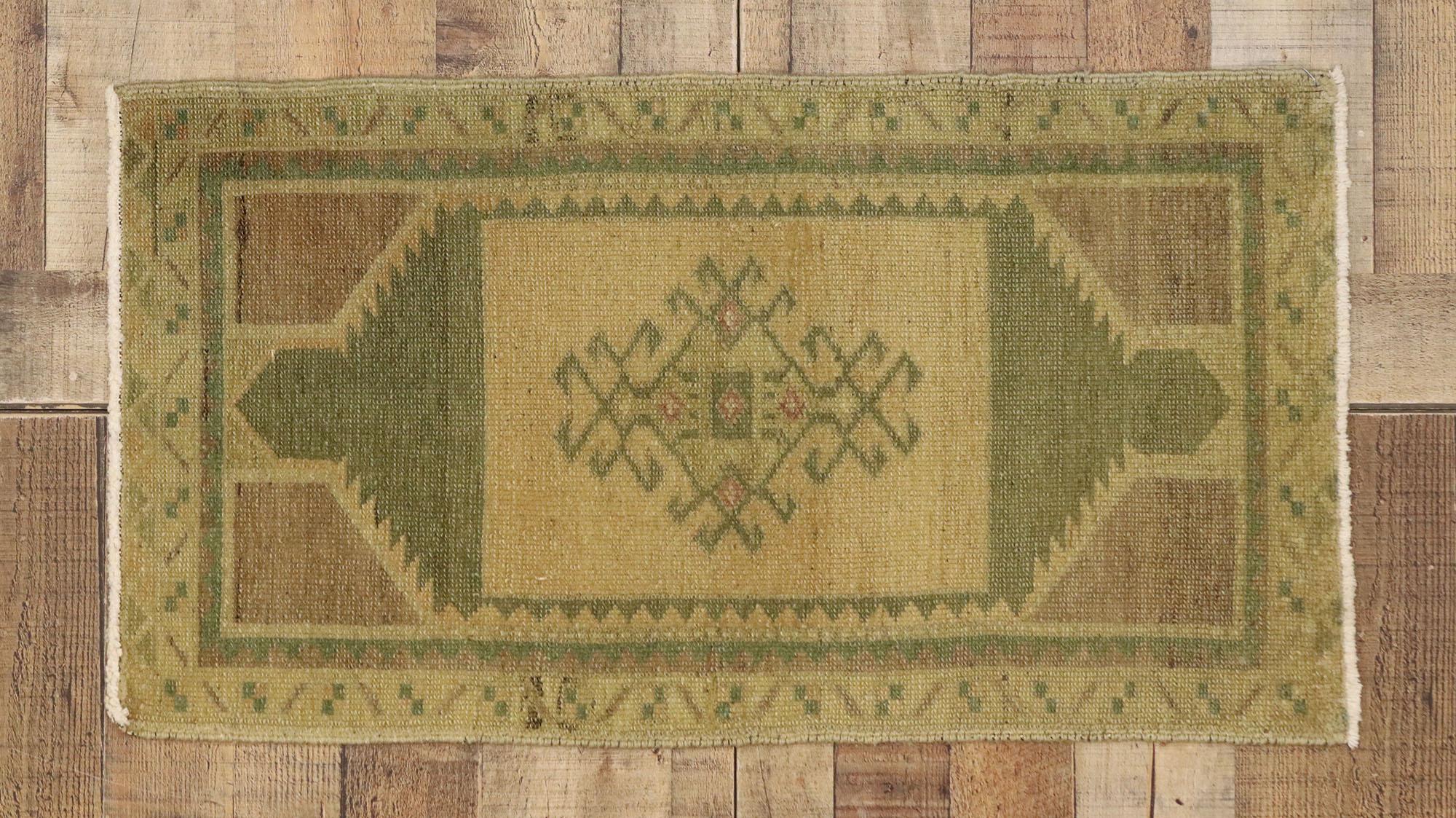 Türkischer Oushak-Teppich im Vintage-Look, Timeless Appeal trifft auf stilvolle Langlebigkeit im Angebot 1