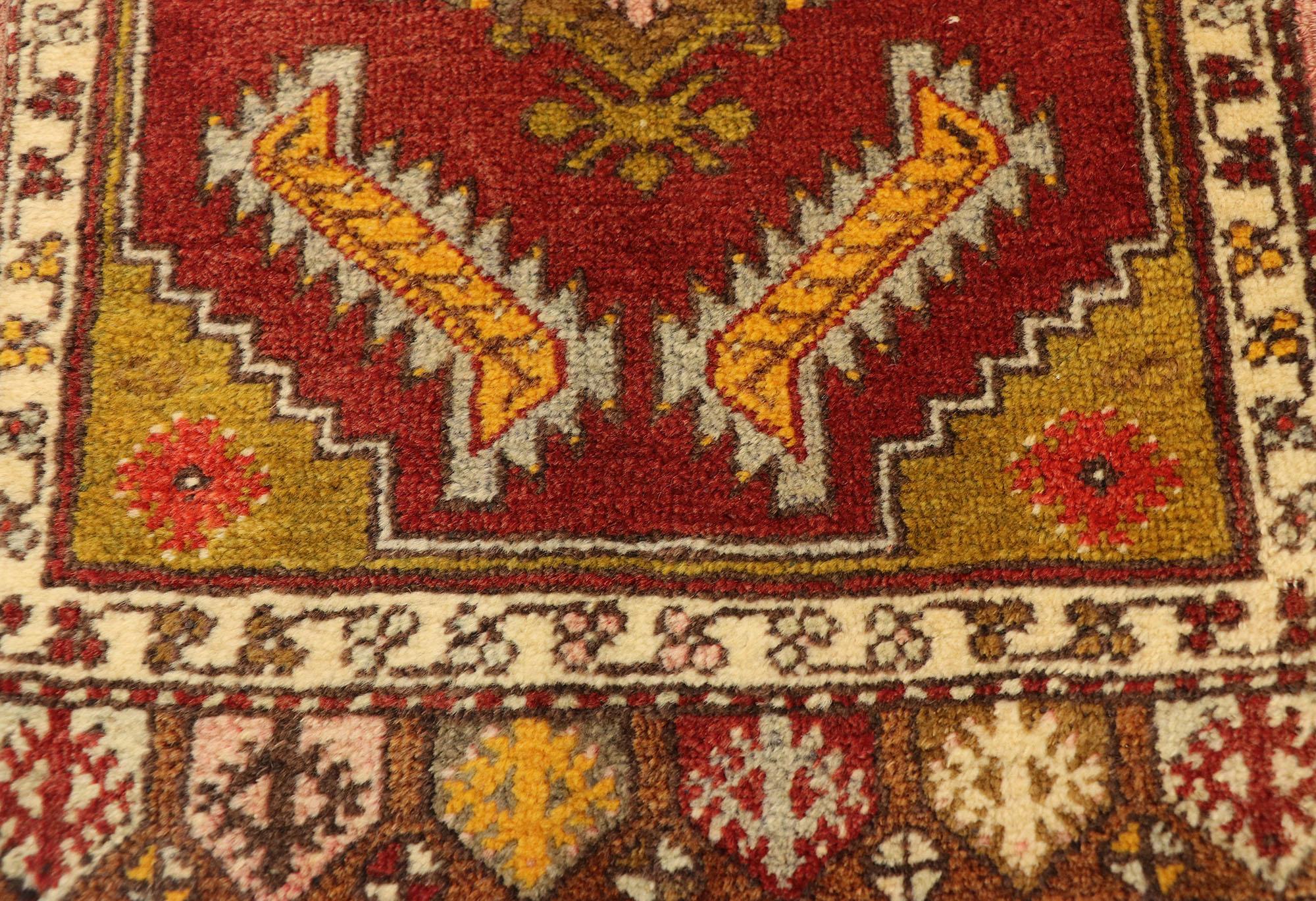 XX secolo Tappeto turco vintage, il fascino senza tempo incontra l'eleganza della durevolezza in vendita
