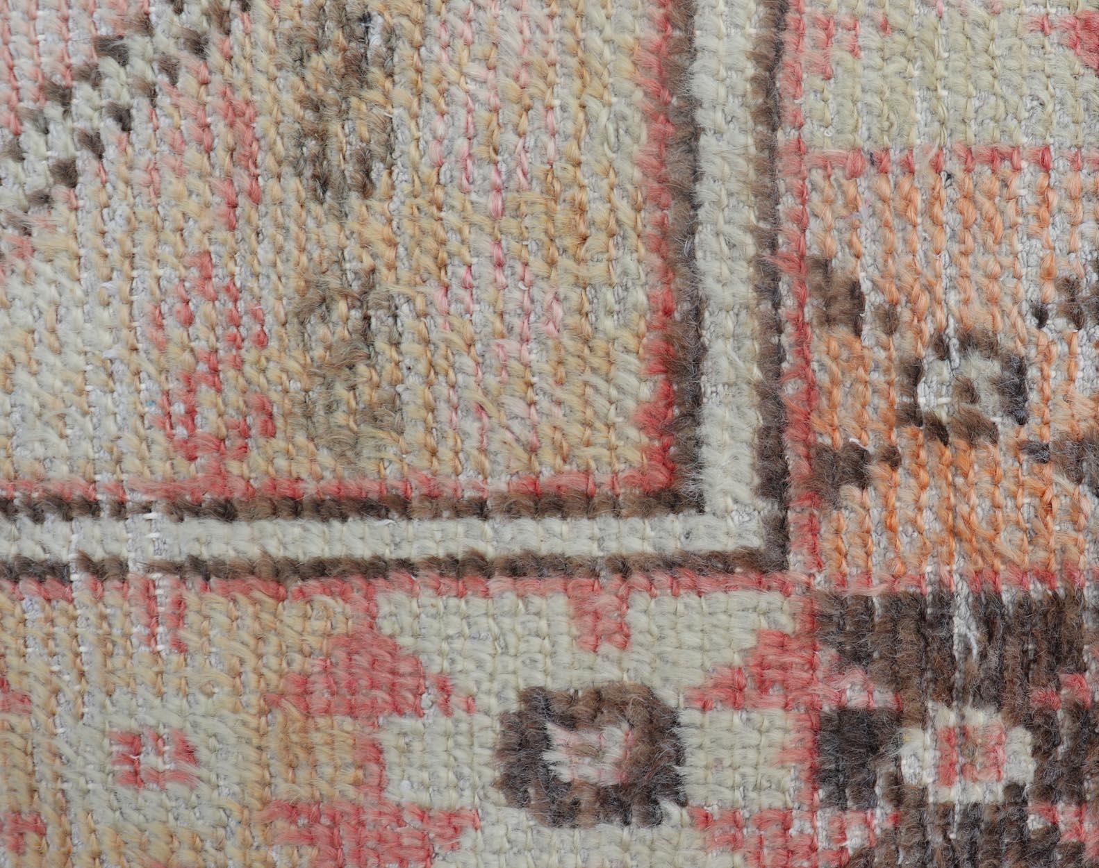Vintage Turkish Oushak Carpet with Beautiful Floral Motifs and Medallion. Keivan Woven Arts / rug EN-14623, country of origin / type: Turkey / Oushak, circa mid-20th century.
Measures: 2'8 x 4'0 
This mid-century vintage Oushak carpet features an