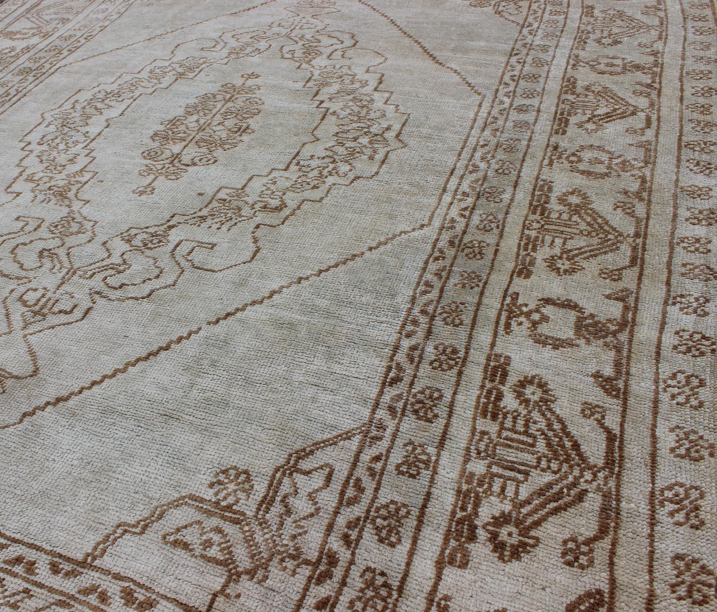 Vintage Turkish Oushak Carpet with Floral Medallion Design in Neutral Tones For Sale 1