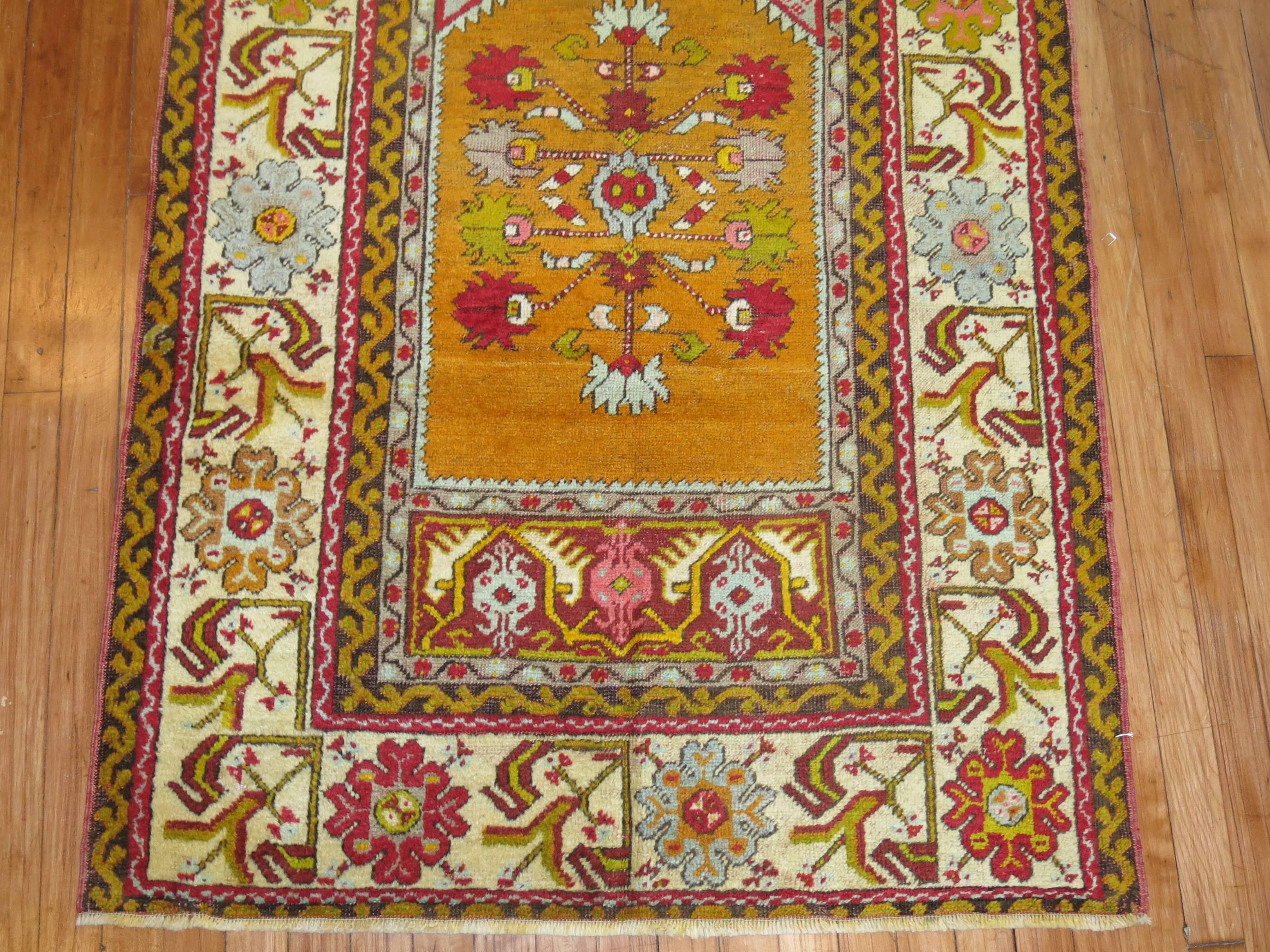 A one-of-a-kind vintage Turkish Oushak decorative throw rug.

3'5'' x 5'4''