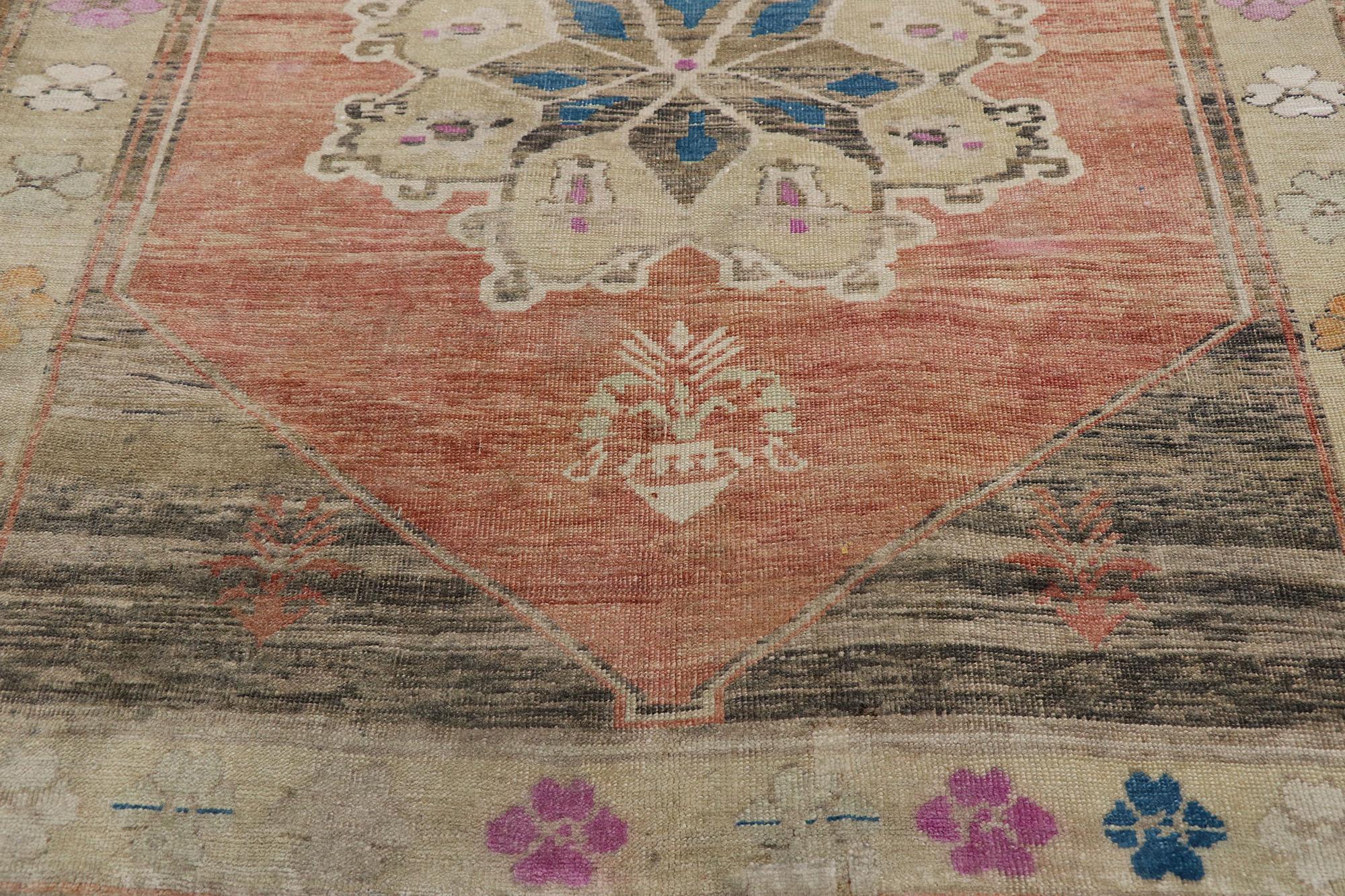Vintage Turkish Oushak Gallery Rug In Good Condition For Sale In Dallas, TX