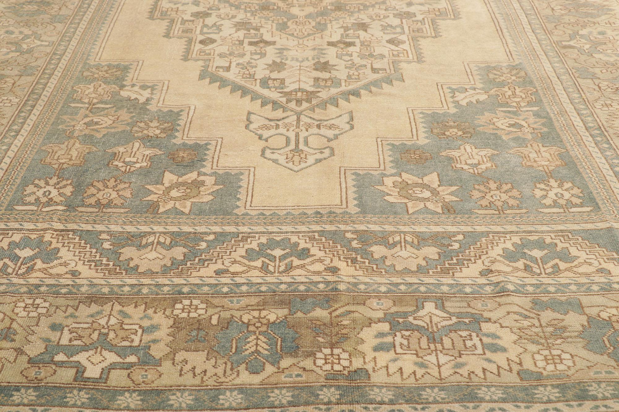 Vintage Turkish Oushak Gallery Rug In Good Condition For Sale In Dallas, TX