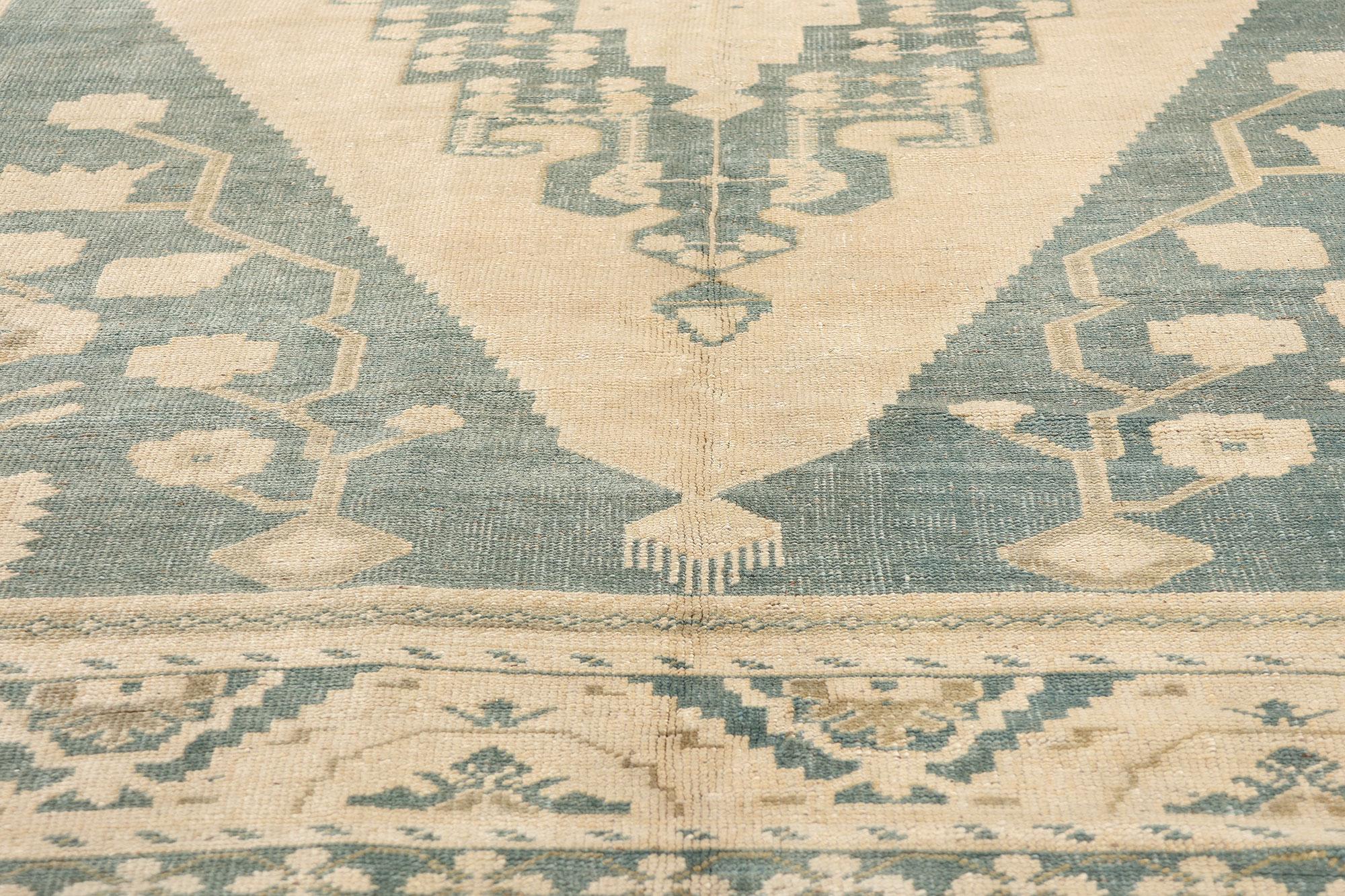 Vintage Green Turkish Oushak Rug In Good Condition For Sale In Dallas, TX