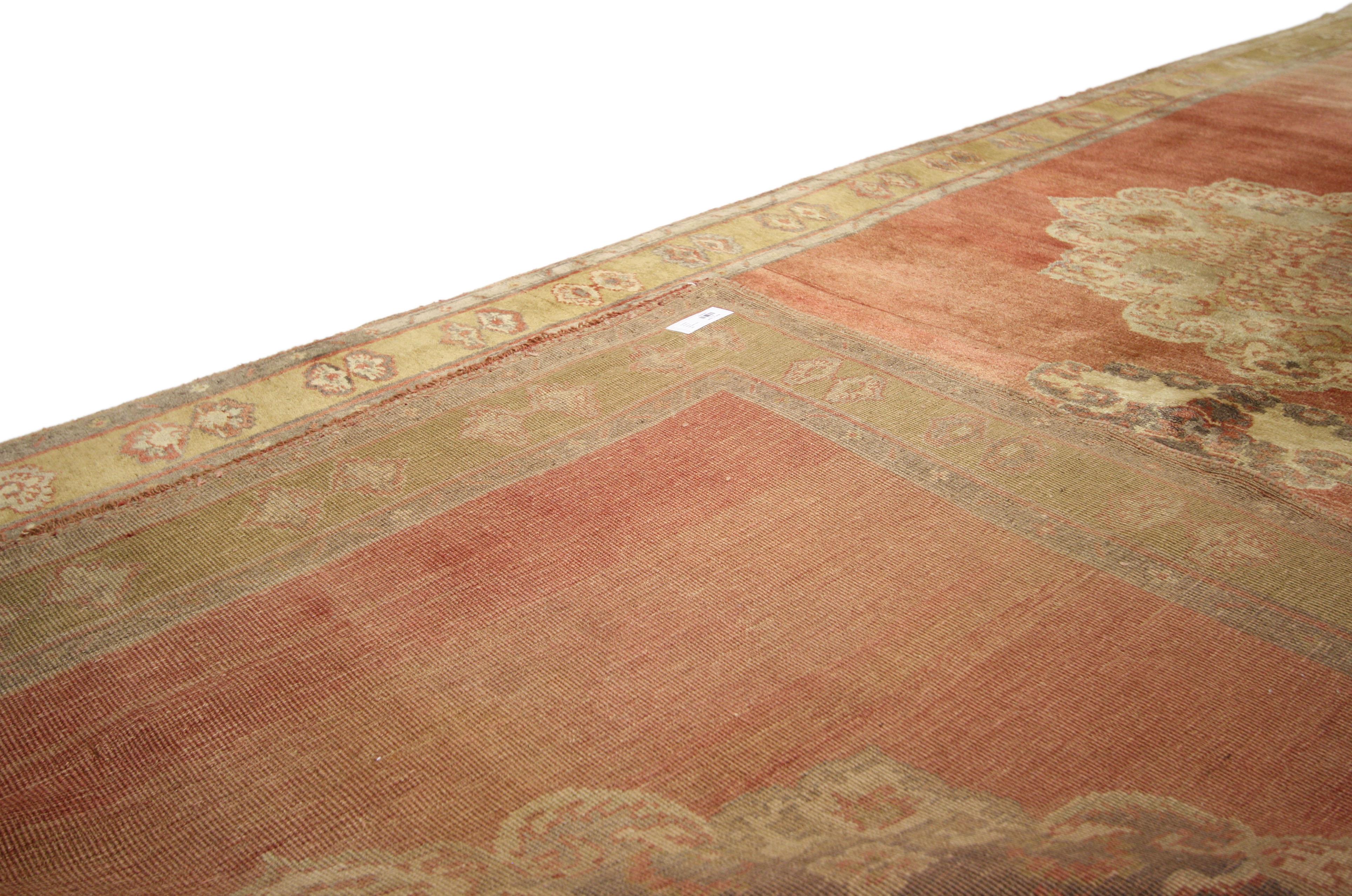Türkischer Oushak-Galerie-Teppich, breiter Läufer für den Flur (20. Jahrhundert) im Angebot