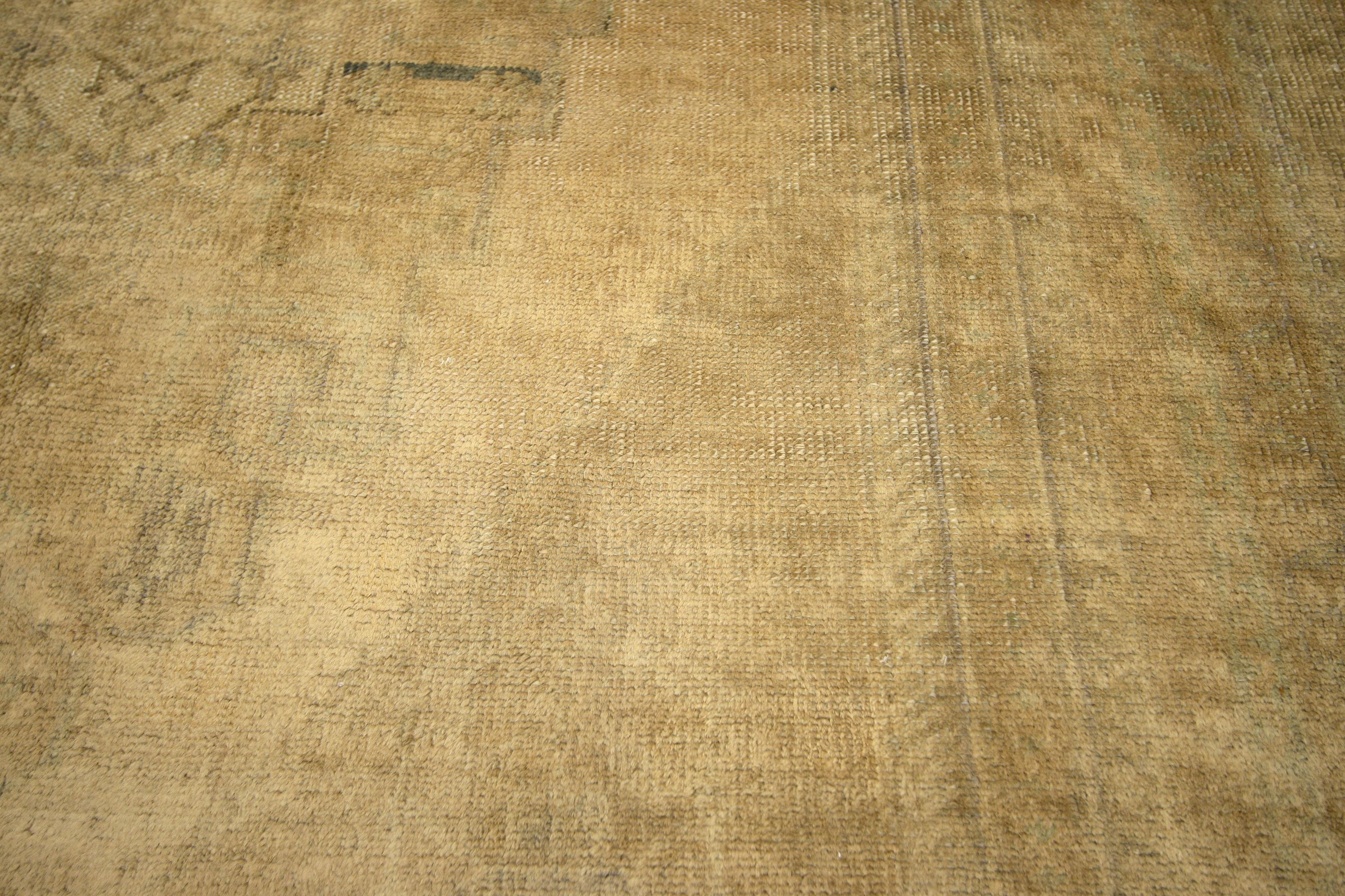 Vintage Turkish Oushak Gallery Rug with Amish Shaker Style in Earth-Tone Colors In Good Condition For Sale In Dallas, TX