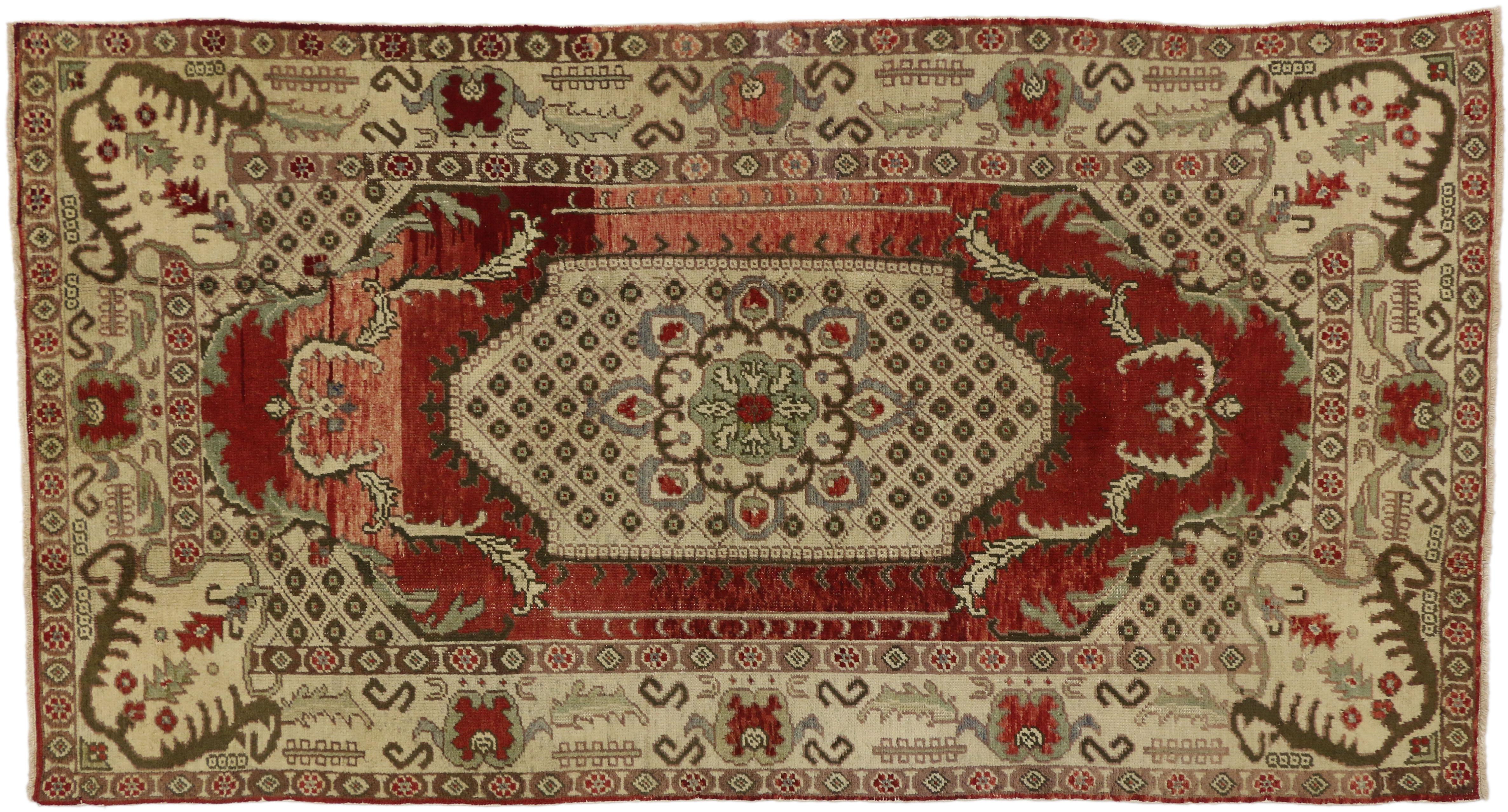 Vintage Turkish Oushak Gallery Rug with Classic Medallion and Corner Motif In Good Condition For Sale In Dallas, TX