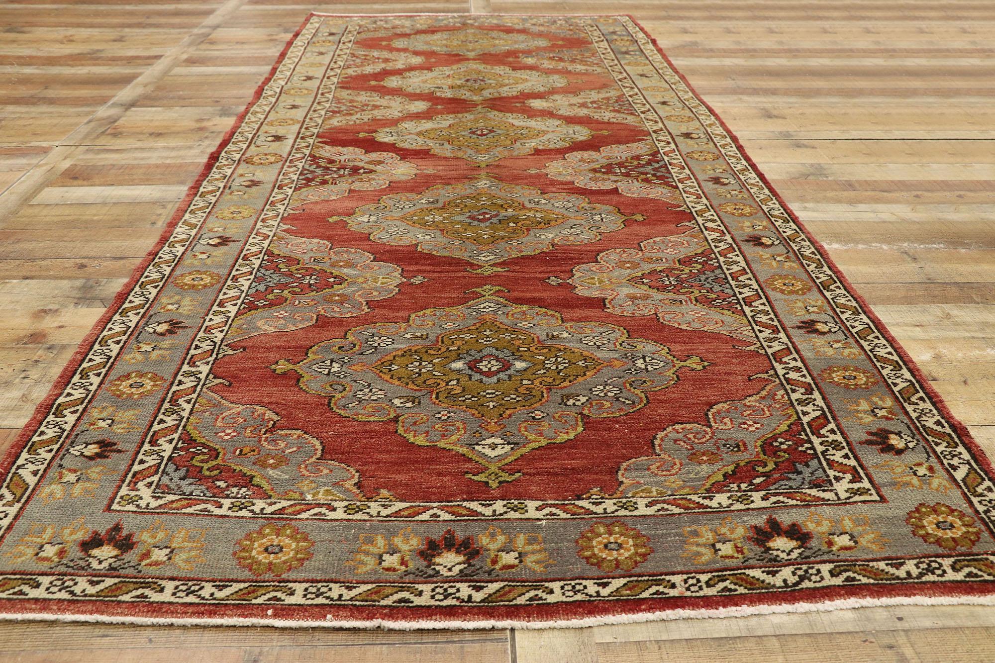 Laine Tapis de galerie turc vintage Oushak avec motif jacobéen, large tapis de couloir de couloir en vente