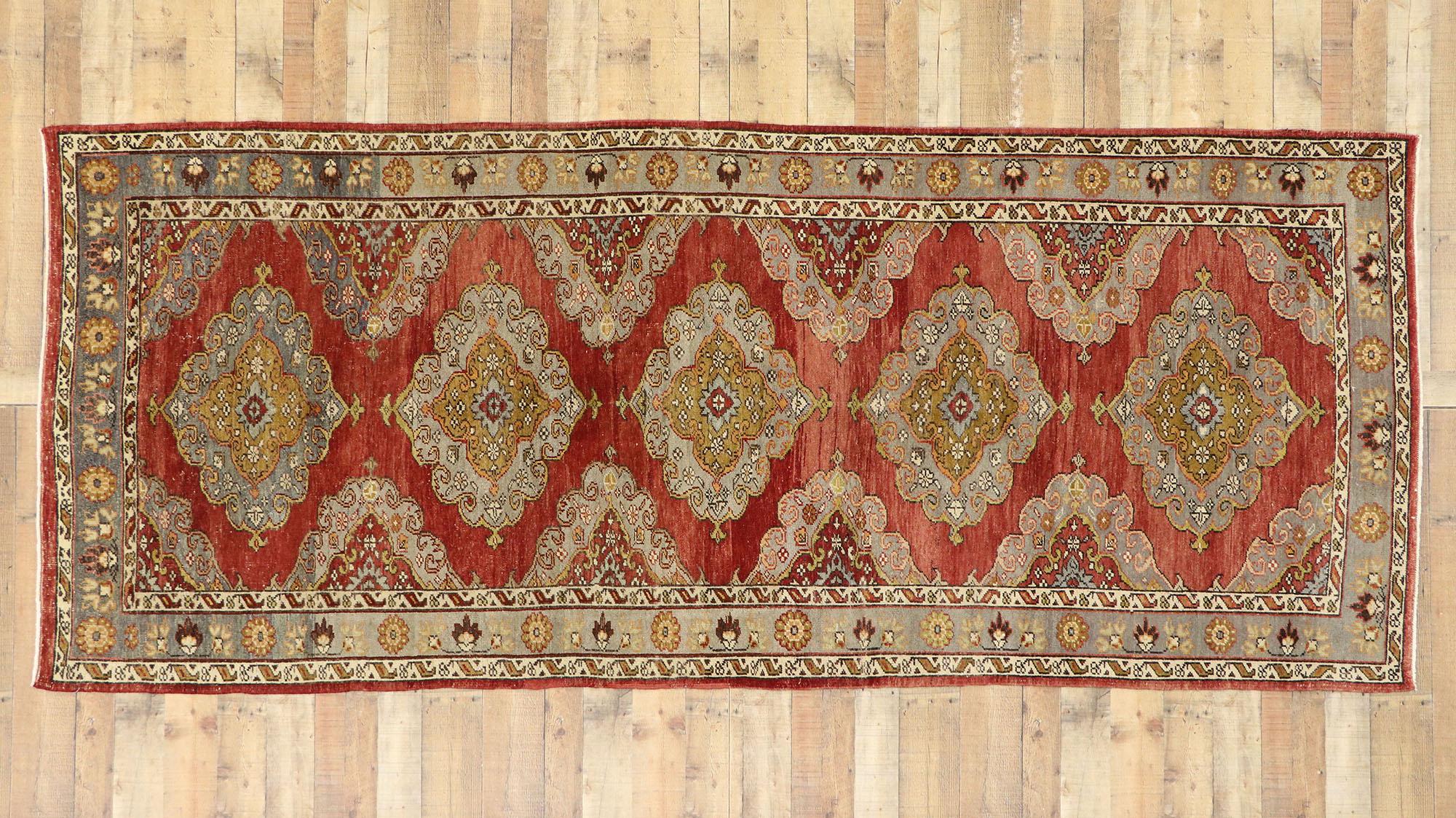 Tapis de galerie turc vintage Oushak avec motif jacobéen, large tapis de couloir de couloir en vente 1