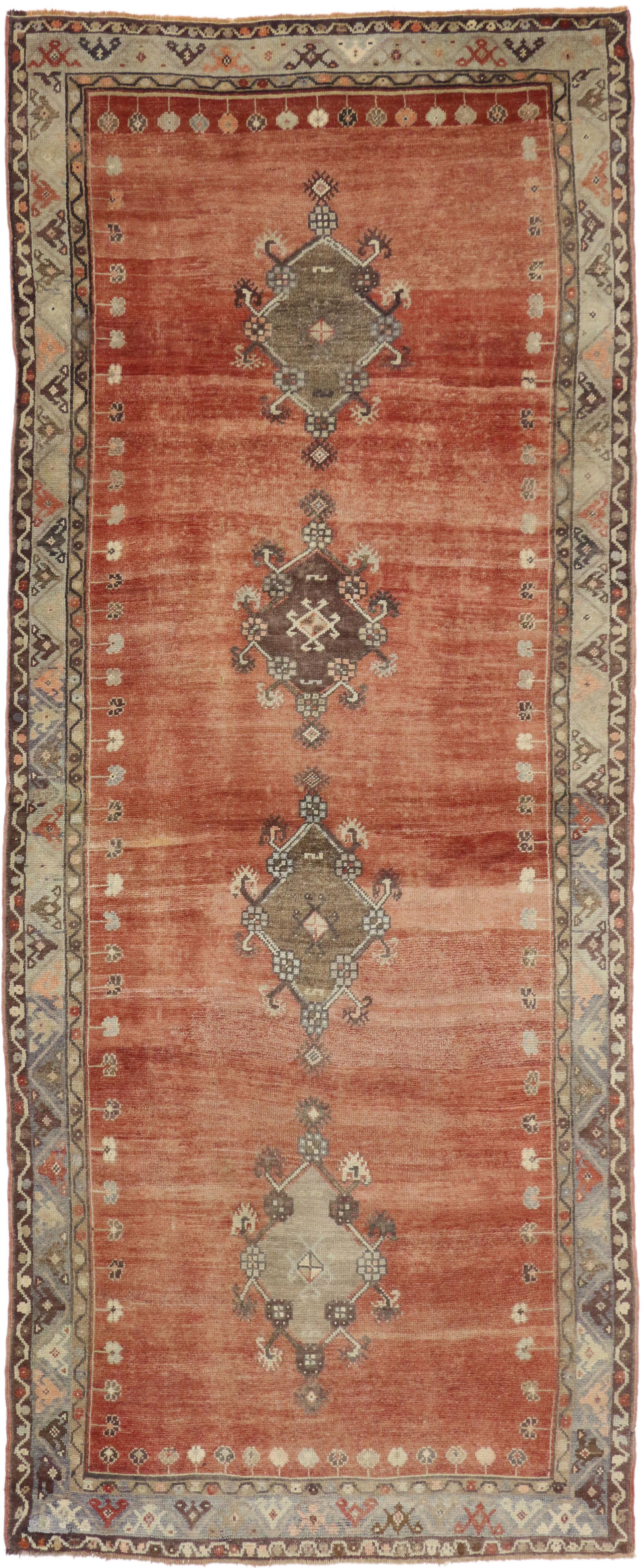 50768 Vintage Turkish Oushak Gallery Rug with Mid-Century Modern Style 04'05 x 10'10. Featuring four 