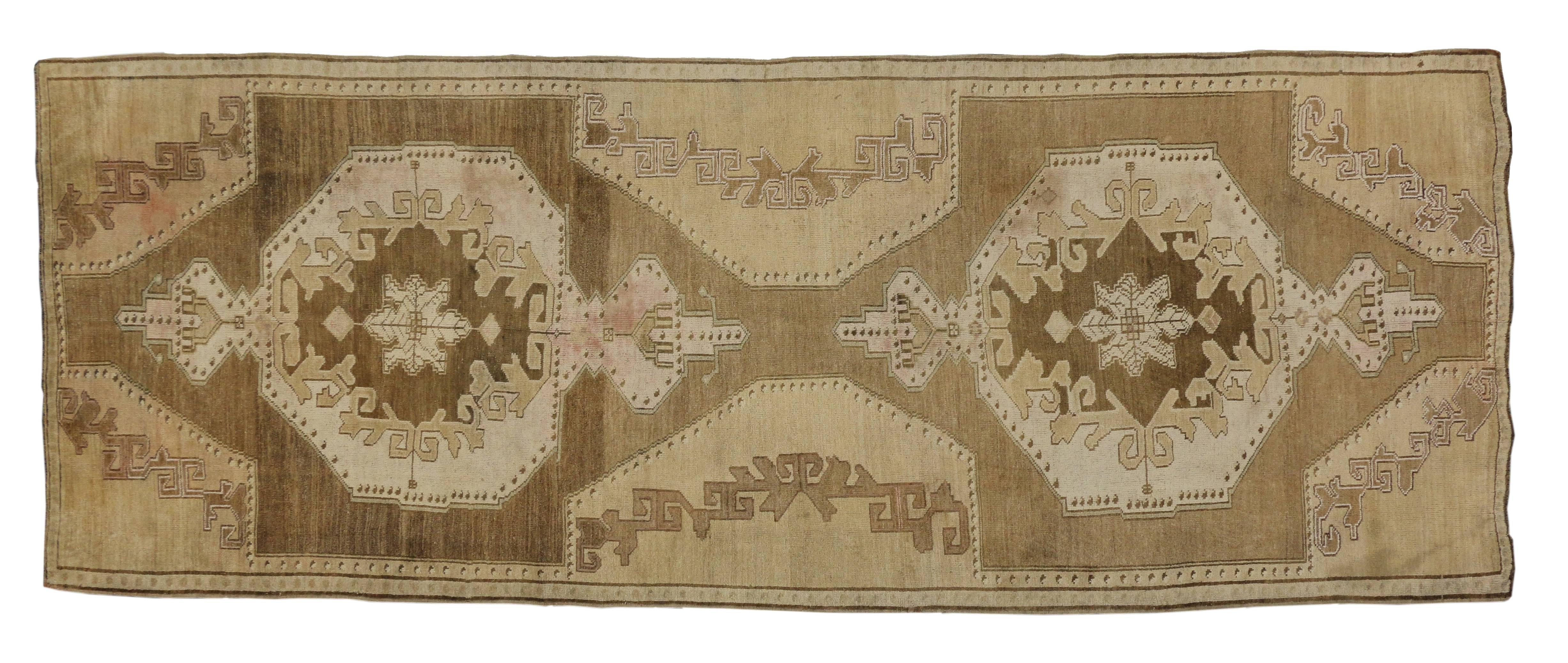20th Century 1930's Turkish Oushak Carpet with Modern Style For Sale