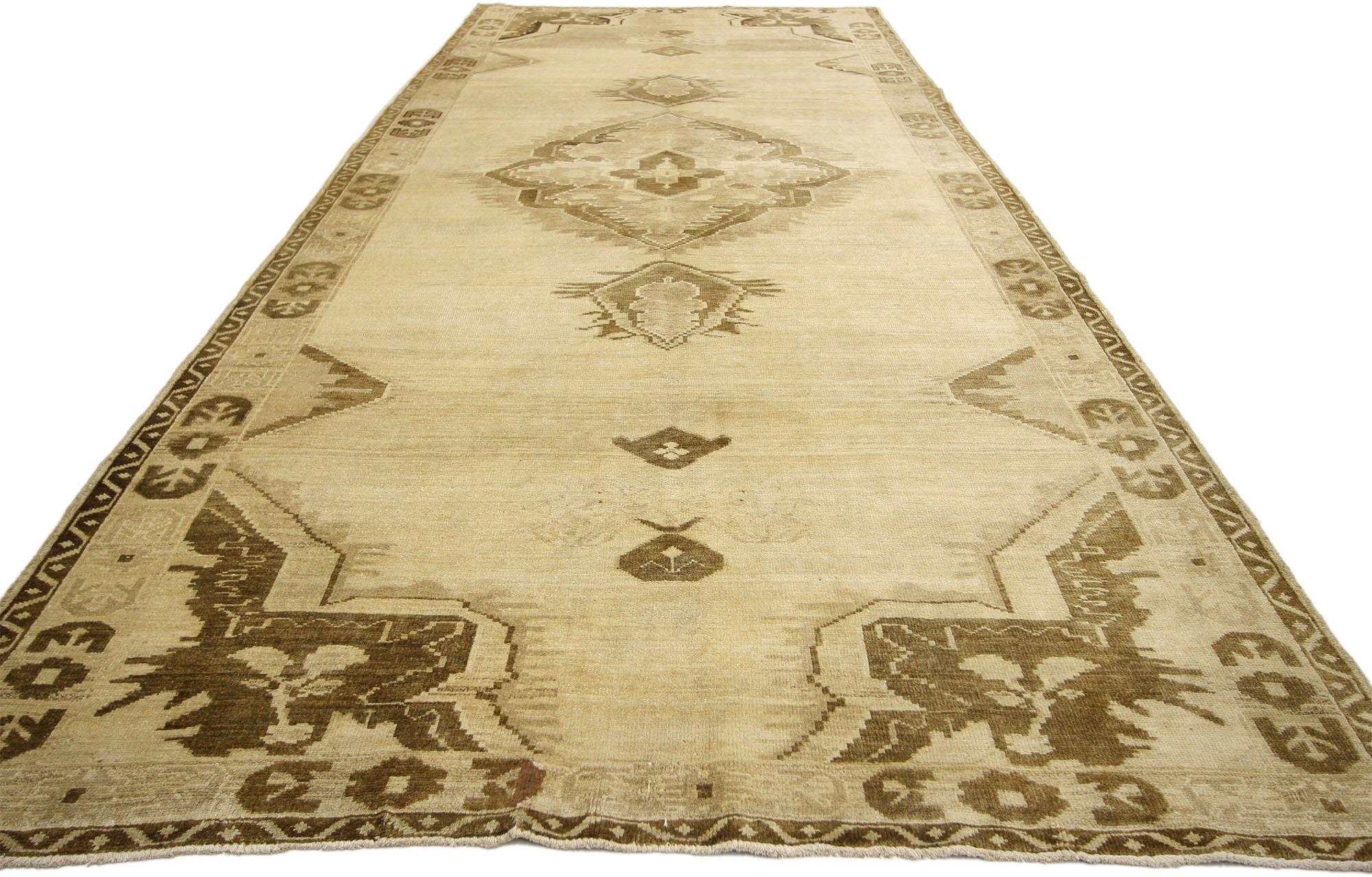 Vintage Turkish Oushak Gallery Rug with Modern Shaker Style In Good Condition For Sale In Dallas, TX