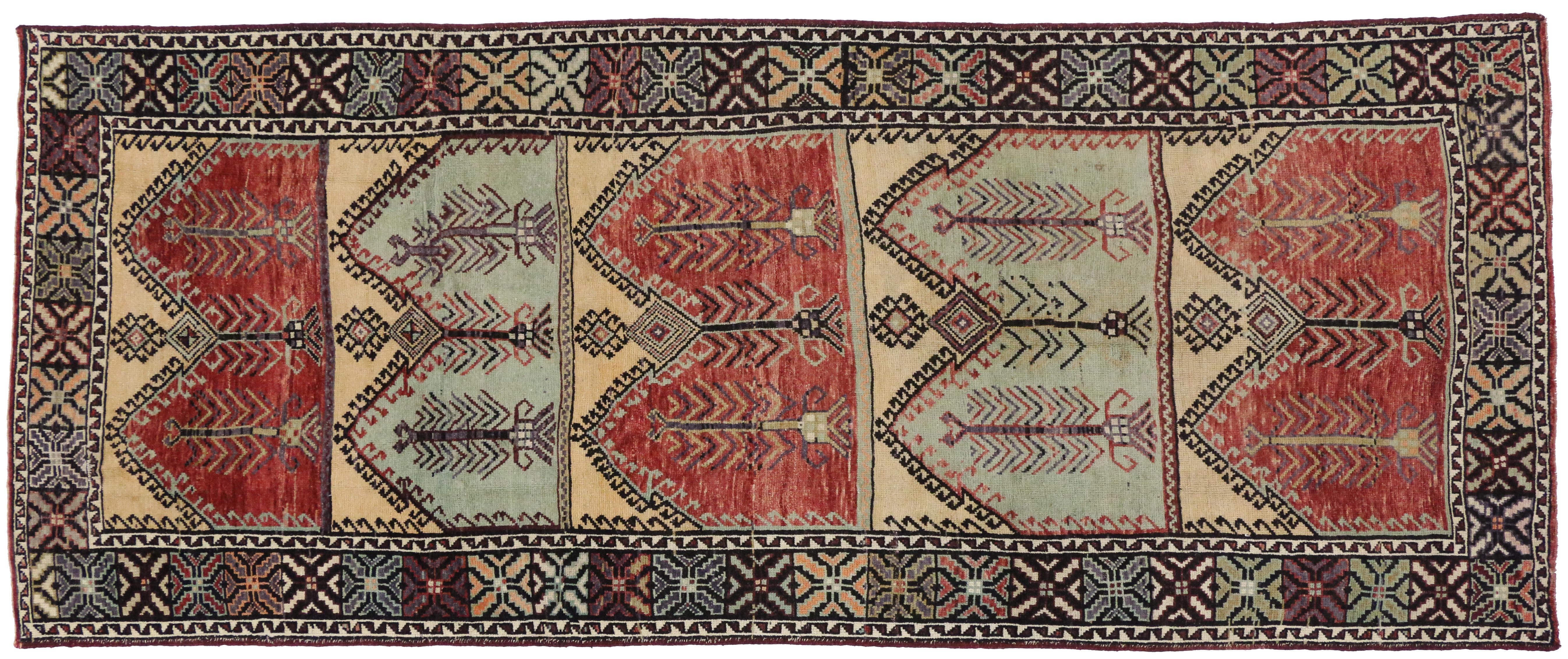 Vintage Anatolian Saph Rug, Turkish Prayer Rug with Multiple Mihrabs  For Sale 3