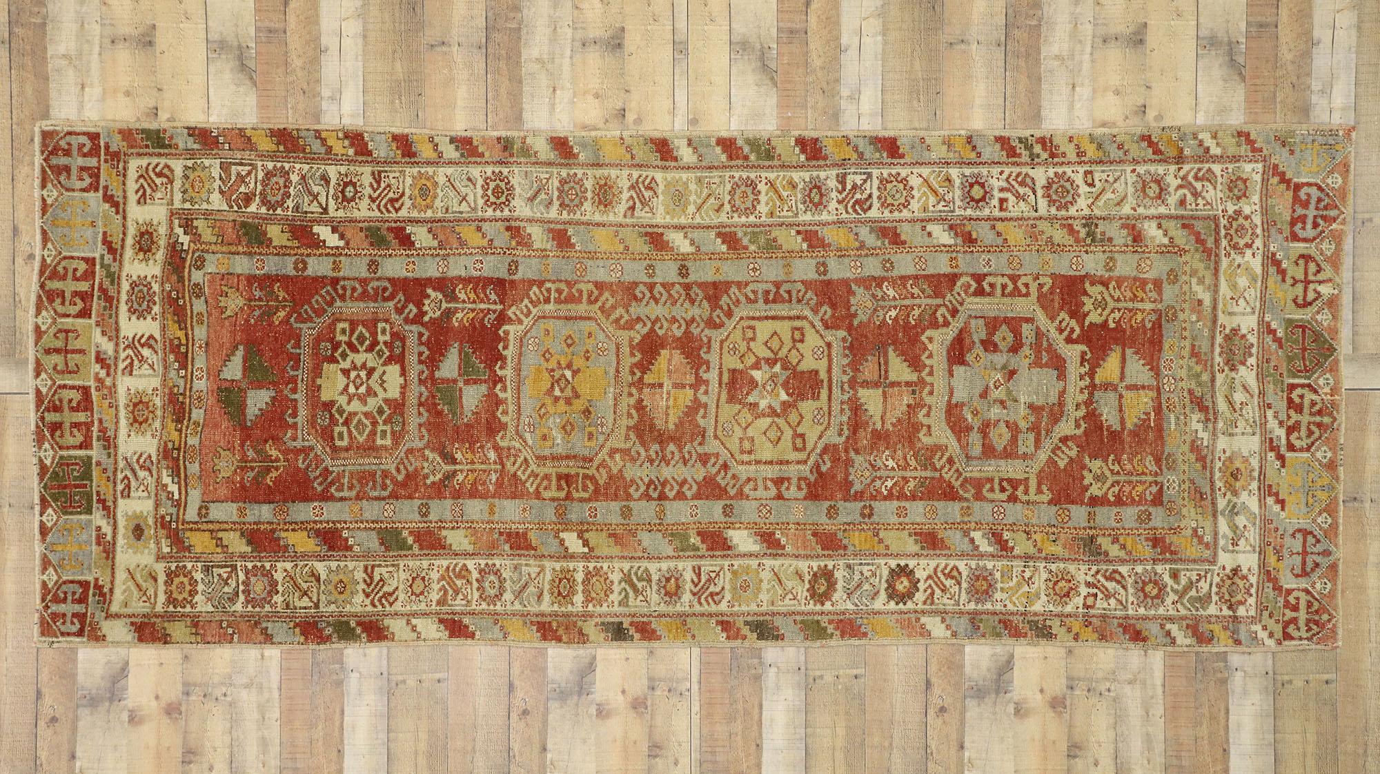 Tapis d'Oushak Gallery turc vintage de style tribal moderne, large tapis de couloir de couloir en vente 1