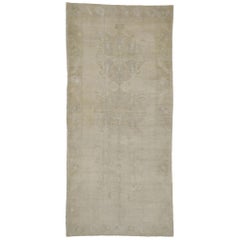 Tapis d'Oushak Gallery turc de style rustique et couleurs neutres