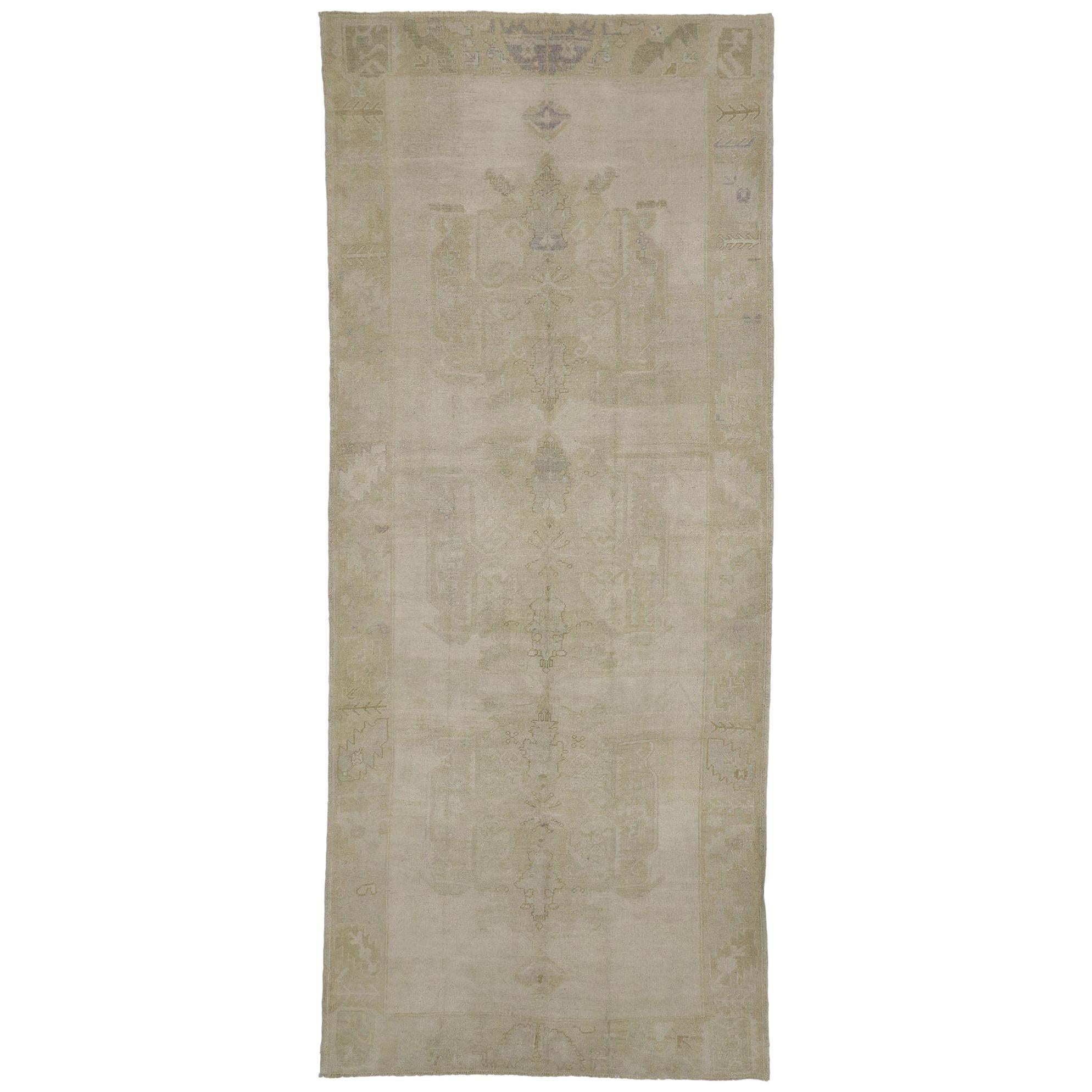 Tapis d'Oushak Gallery turc de style rustique et couleurs neutres