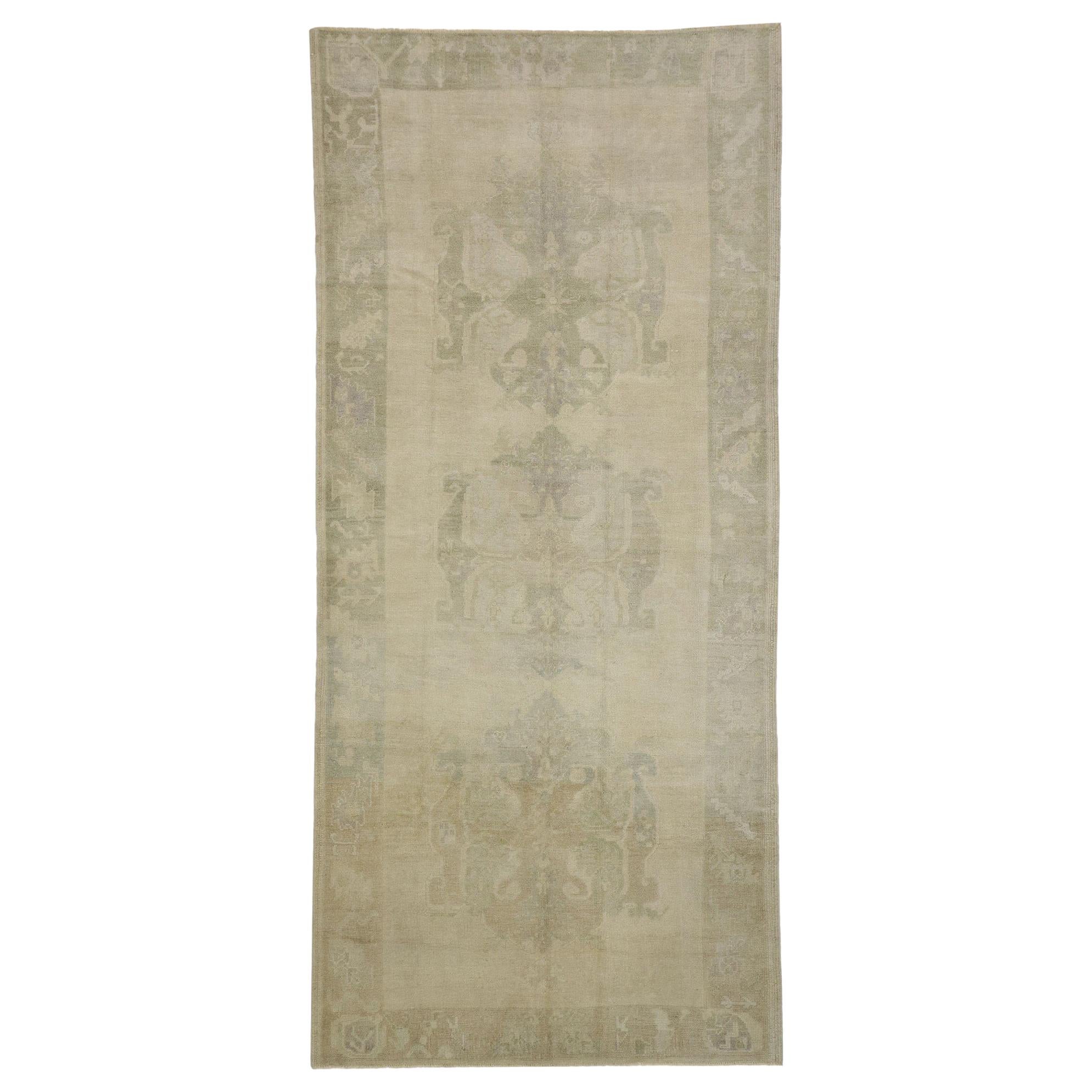 Tapis d'Oushak Gallery turc de style rustique et couleurs neutres