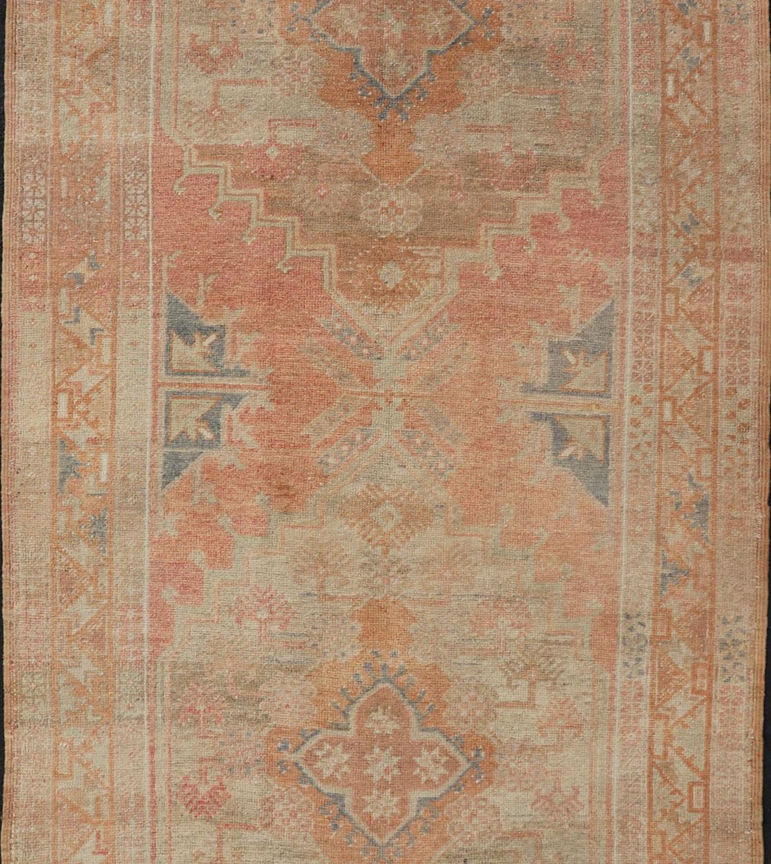 Vintage Turkish Oushak Gallery Rug with Tribal Medallion Design Variegated Red In Good Condition For Sale In Atlanta, GA