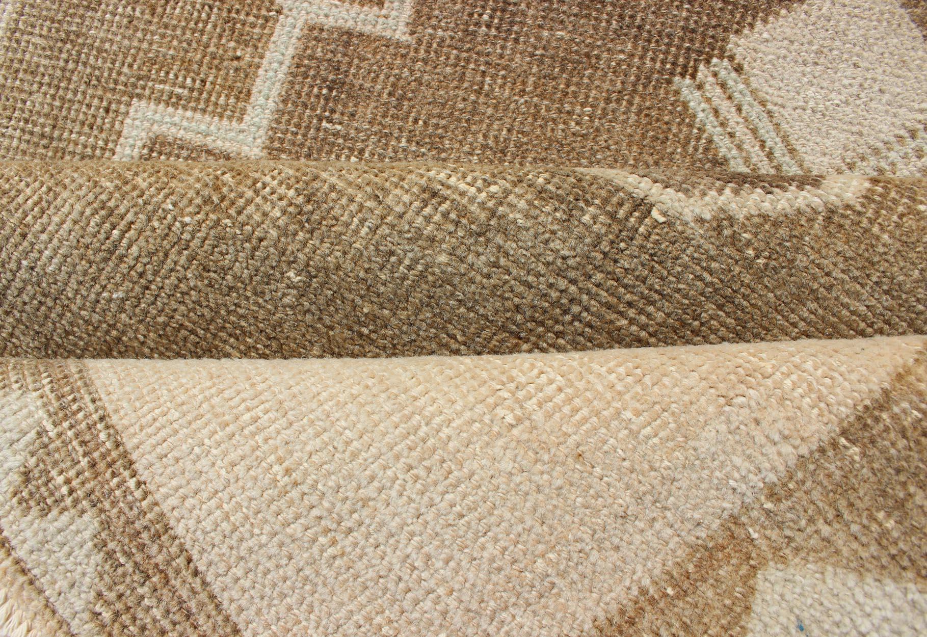 Vintage Turkish Oushak Gallery Runner in Soft Beige and Taupe 3'8 x 13'4 In Good Condition For Sale In Atlanta, GA