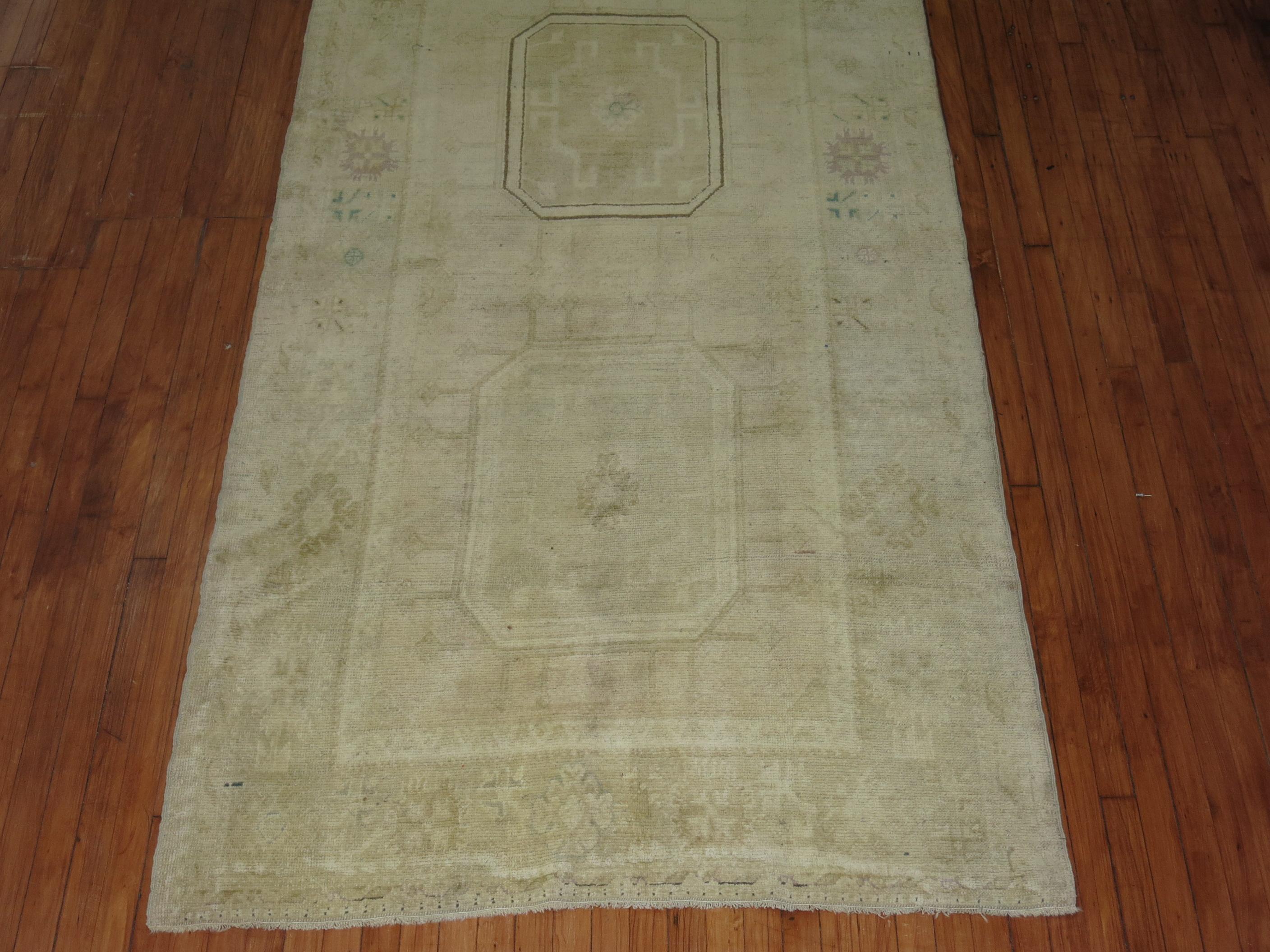  Vintage Turkish Oushak Gallery Size Rug In Good Condition For Sale In New York, NY