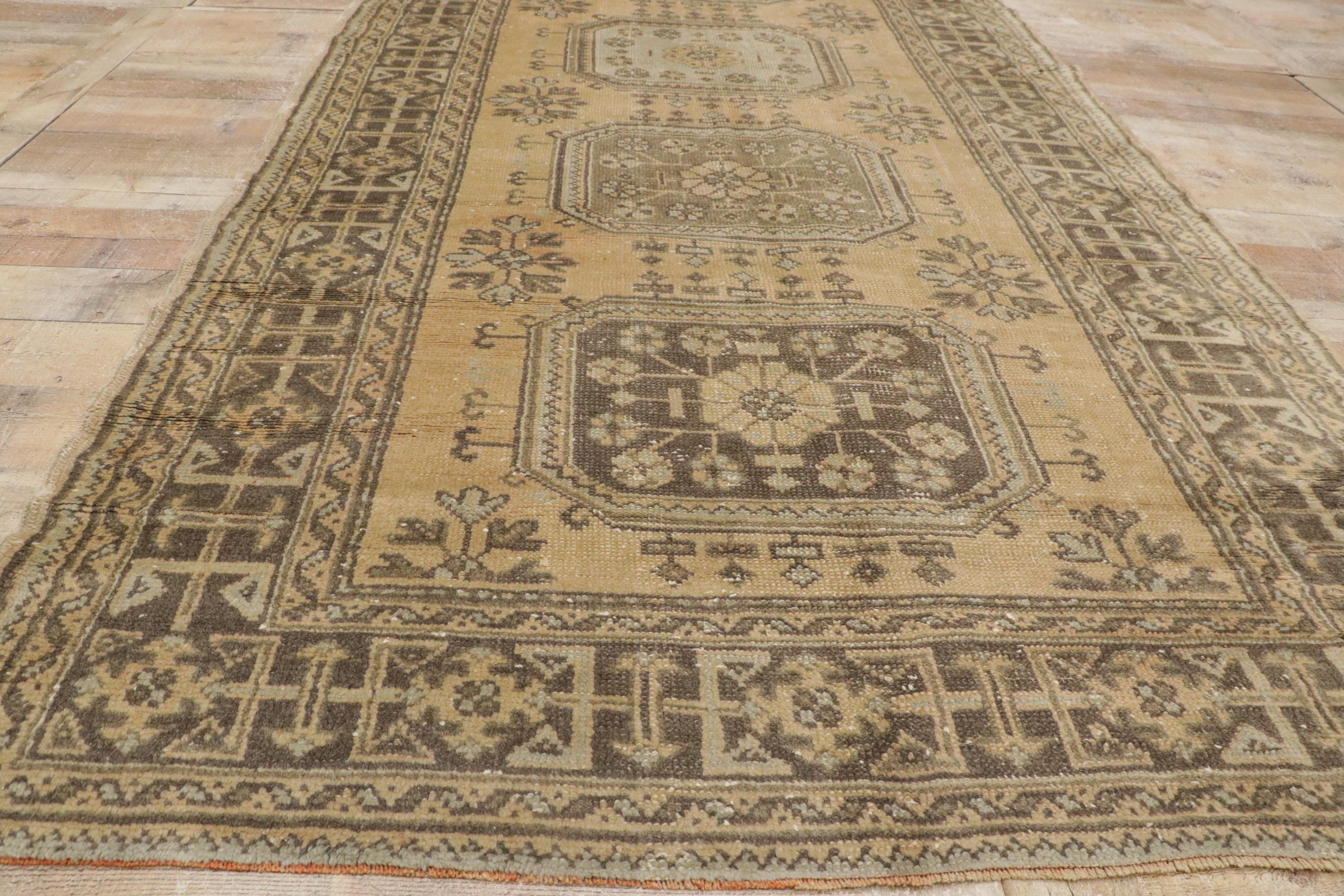 Türkischer Oushak-Läufer für den Flur (Wolle) im Angebot