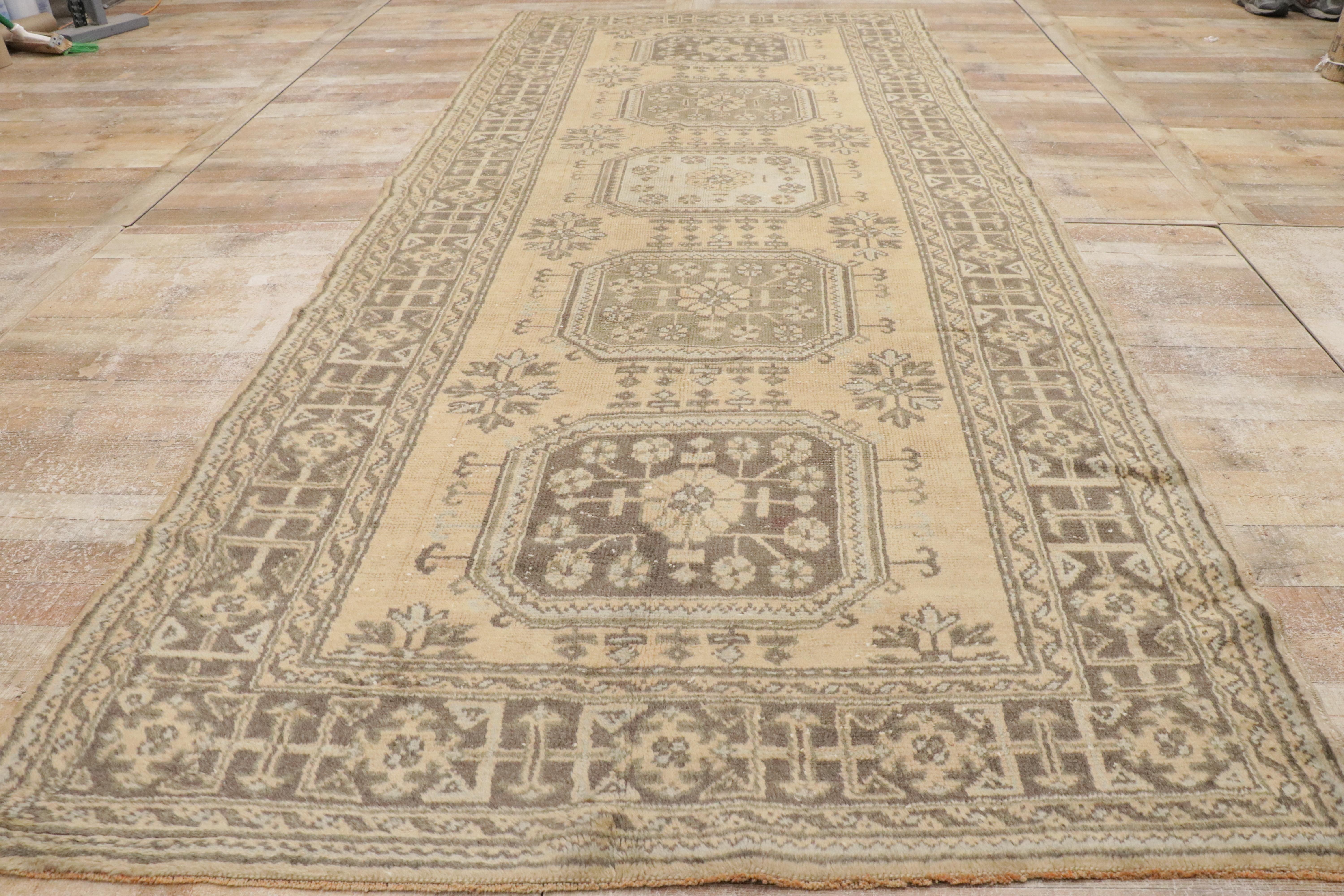 Türkischer Oushak-Läufer für den Flur im Angebot 2