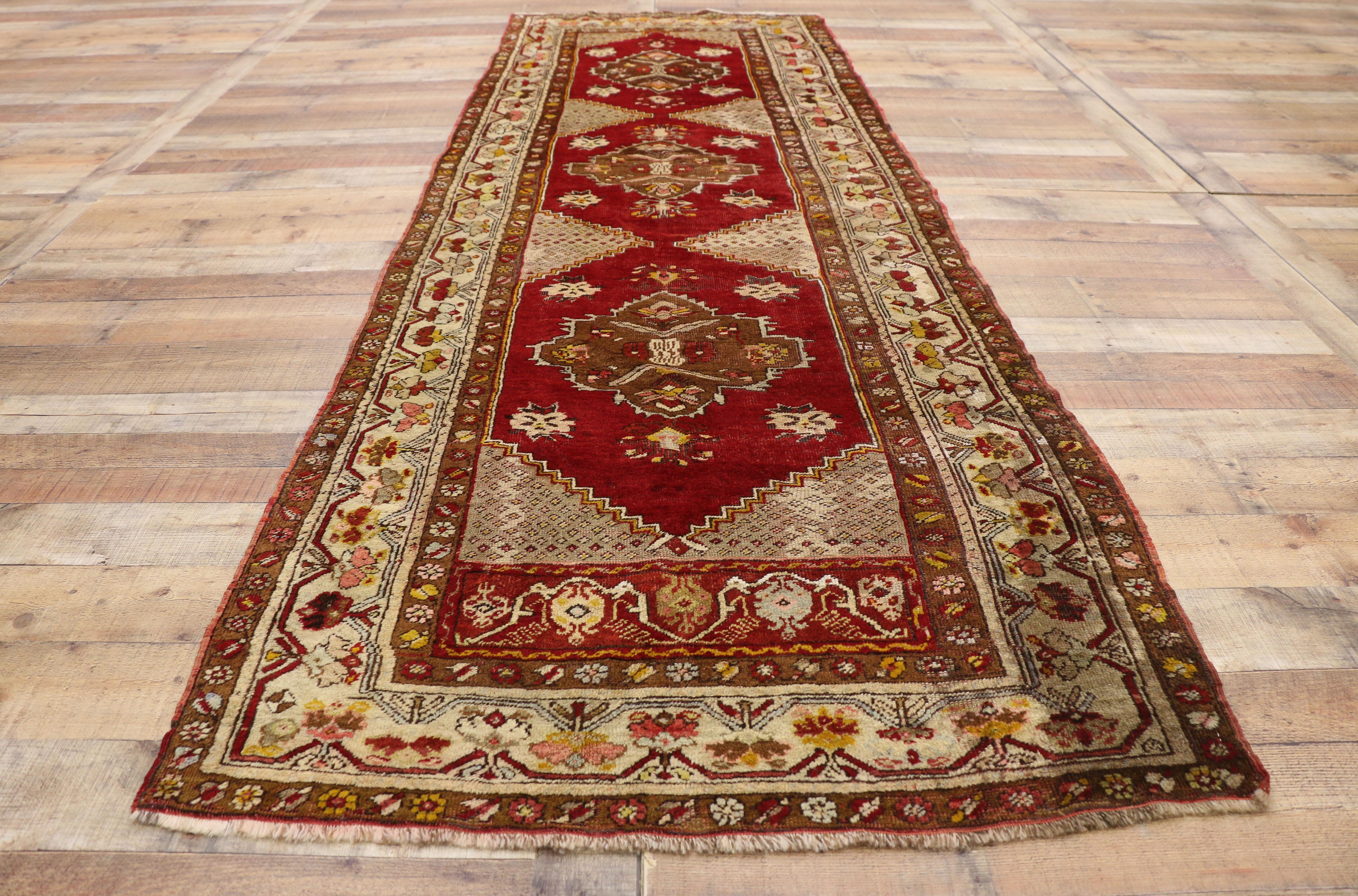 Türkischer Oushak-Läufer im modernen Art-Déco-Stil für den Flur im Angebot 1