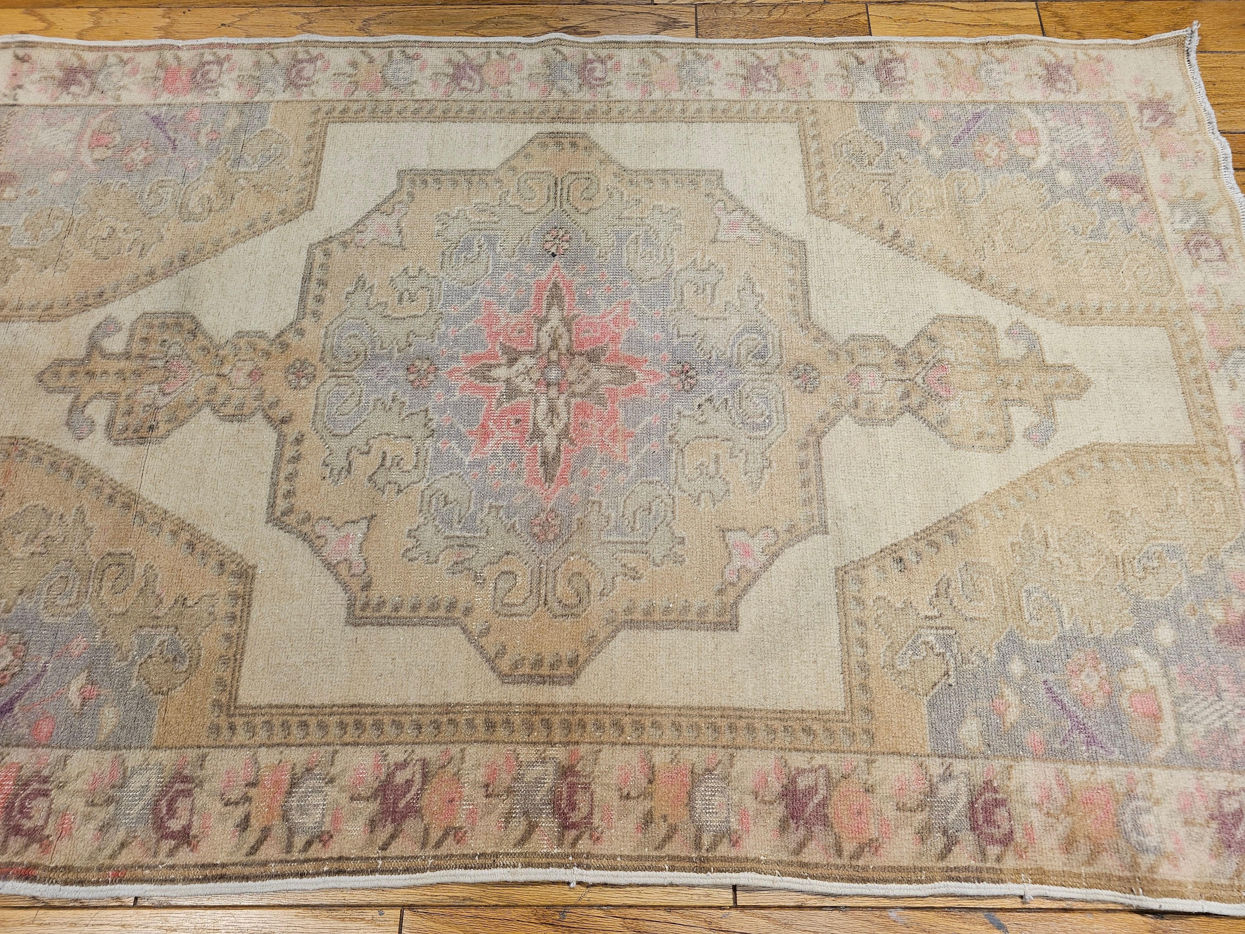 Vintage Turkish Oushak in Medallion Pattern in Pale Yellow, Pink, Purple, Green  In Good Condition For Sale In Barrington, IL