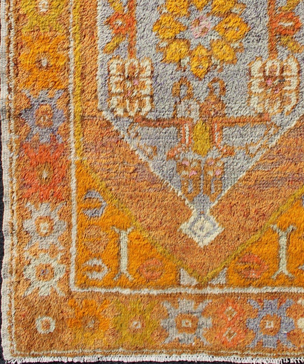 1930's Turkish Oushak rug with geometric medallion, Keivan Woven Arts/ rug EN-176568 , country of origin / type: Turkey / Oushak, circa 1930

Measures: 2' 9 x 4' 5

This Oushak small rug features a unique blend of cheerful colors and an