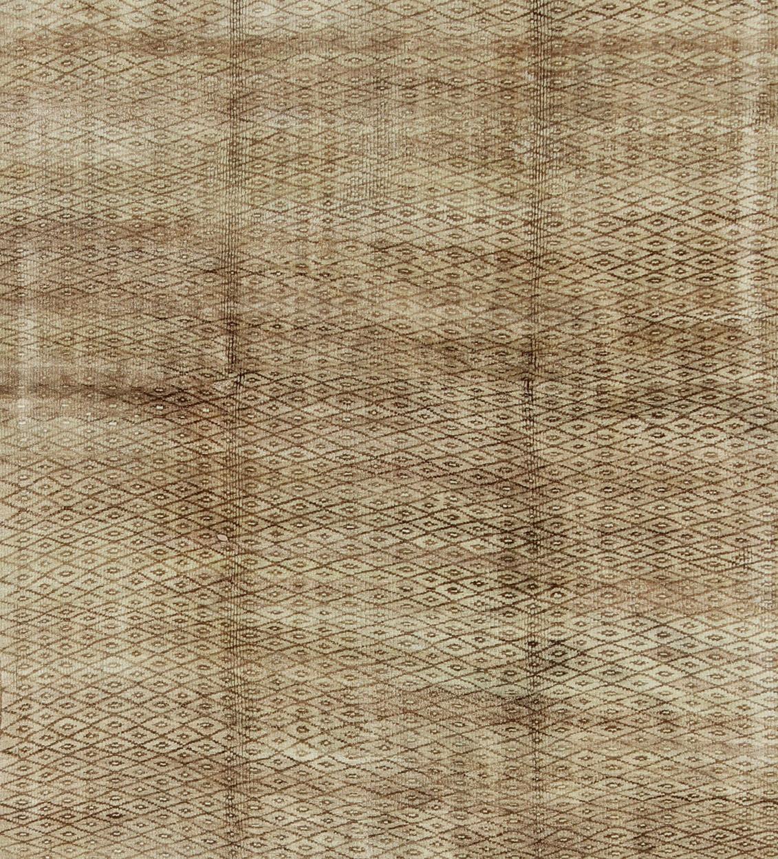Türkischer Oushak Konya-Teppich mit braunem und braunem Diamantmuster, elfenbeinfarbenen Akzenten im Zustand „Gut“ im Angebot in Atlanta, GA