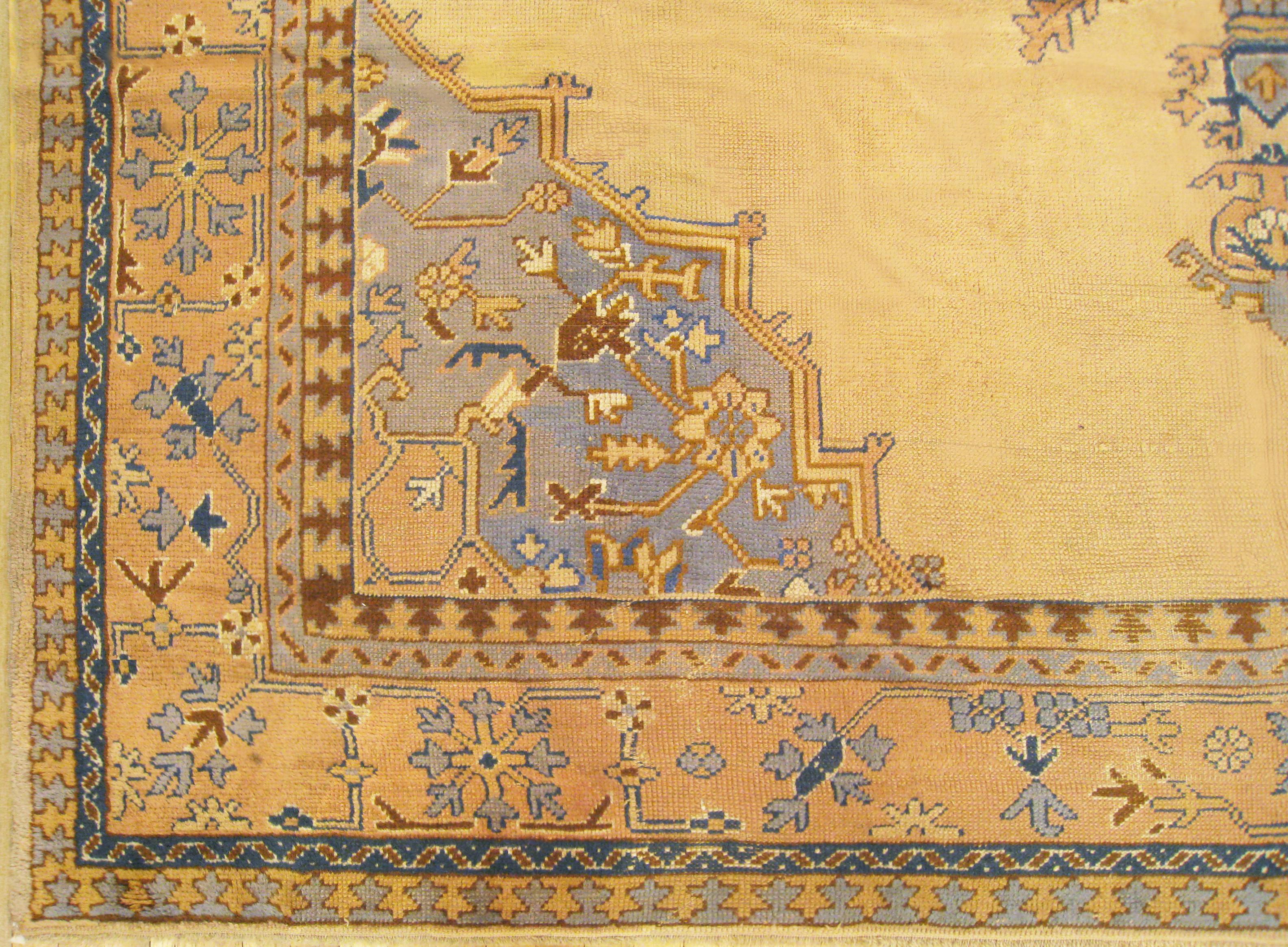 Alfombra Oriental Oushak Turca Vintage, en Tamaño de Habitación, con Medallón en Campo Abierto Turco en venta